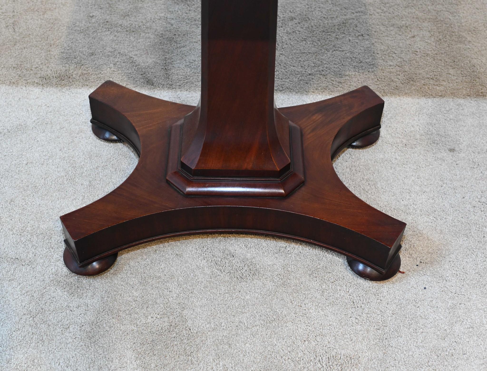 Refined William IV card / games table in mahogany
We date this to circa 1830 and it's hand crafted from mahogany
Purchased from a private residence in London's Islington
Top opens up to reveal green beize lined playing surface
Of course nowadays