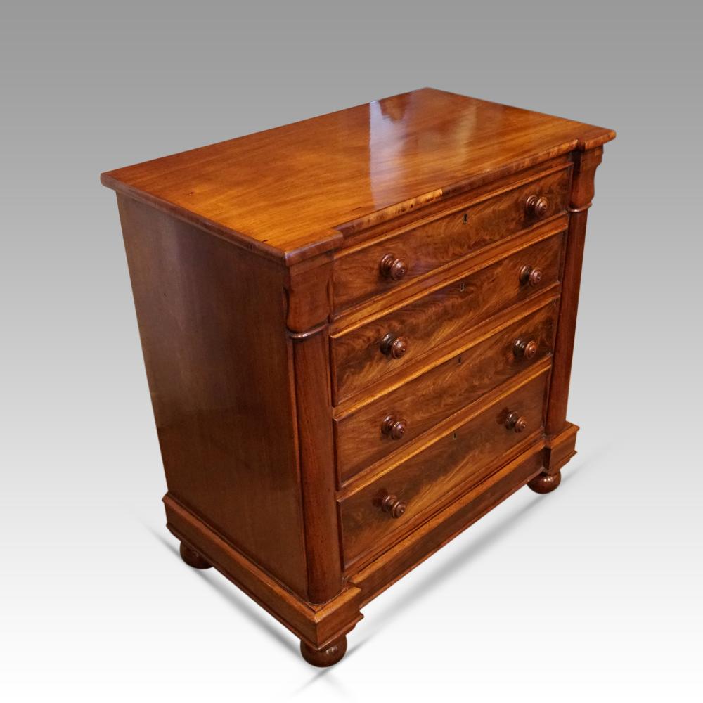 William IV mahogany Channel Island chest
This small William IV mahogany chest was made circa 1830.
It is a rare chest of drawers not only for its size but also the design.
The 4 graduated drawers with the moulding running around the edge and