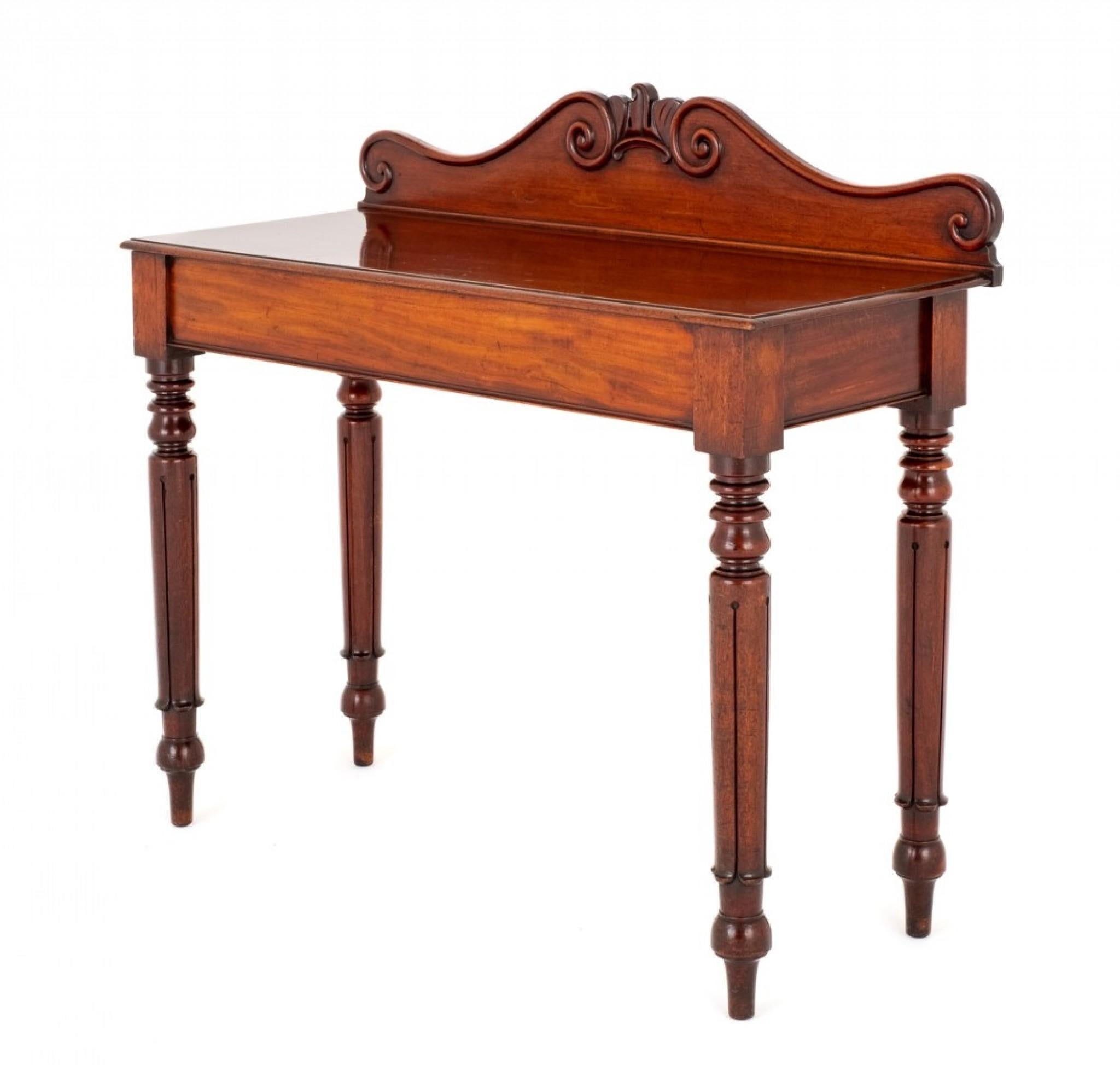 Mahogany William IV Console Table.
This Console Table Stands Upon Ring Turned Legs With Typical William IV Decoration.
19th Century
The Upstand Being of Carved and Shaped Form.
Presented in good condition