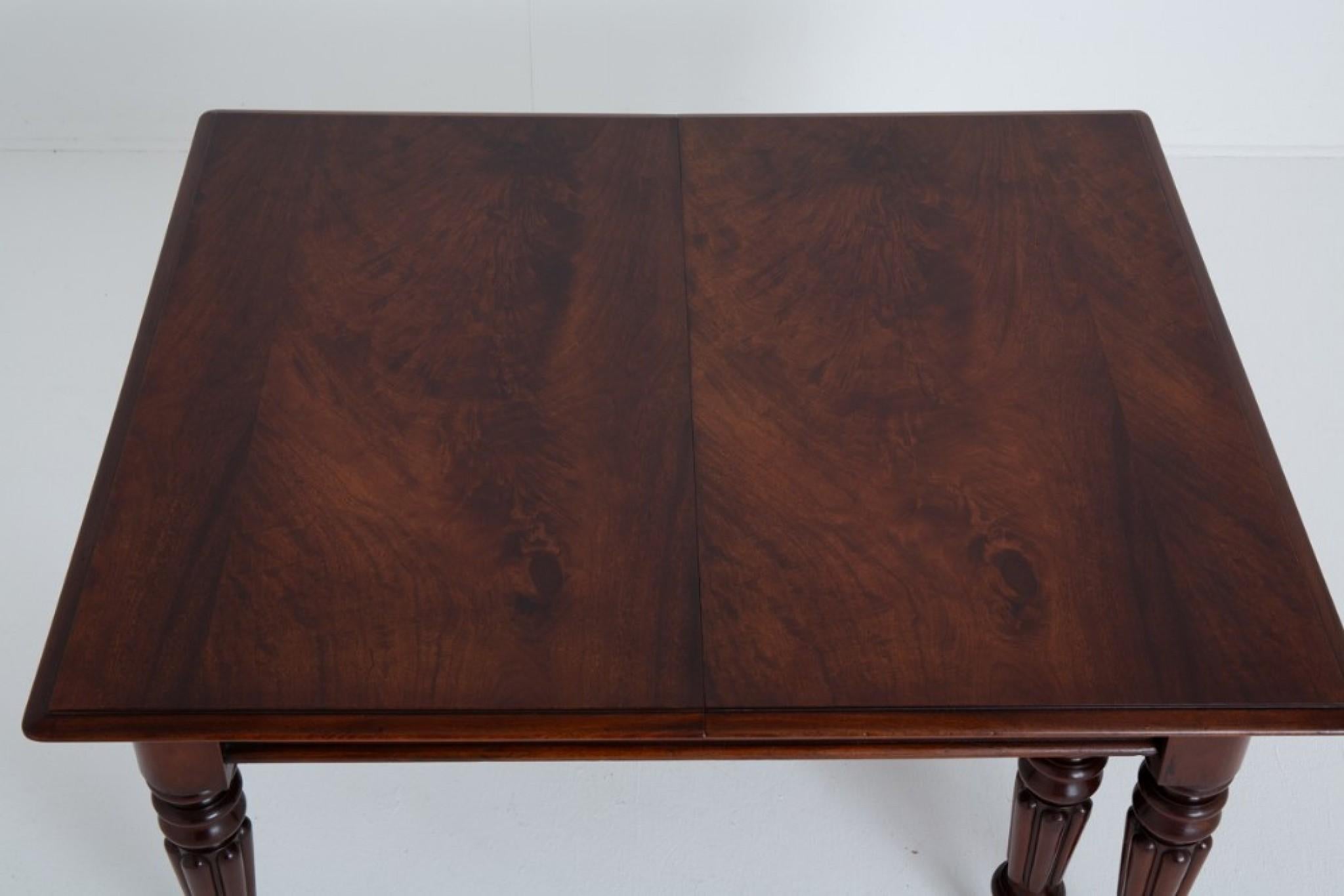 Table de salle à manger William IV extensible à 14 mers 19ème siècle Bon état - En vente à Potters Bar, GB