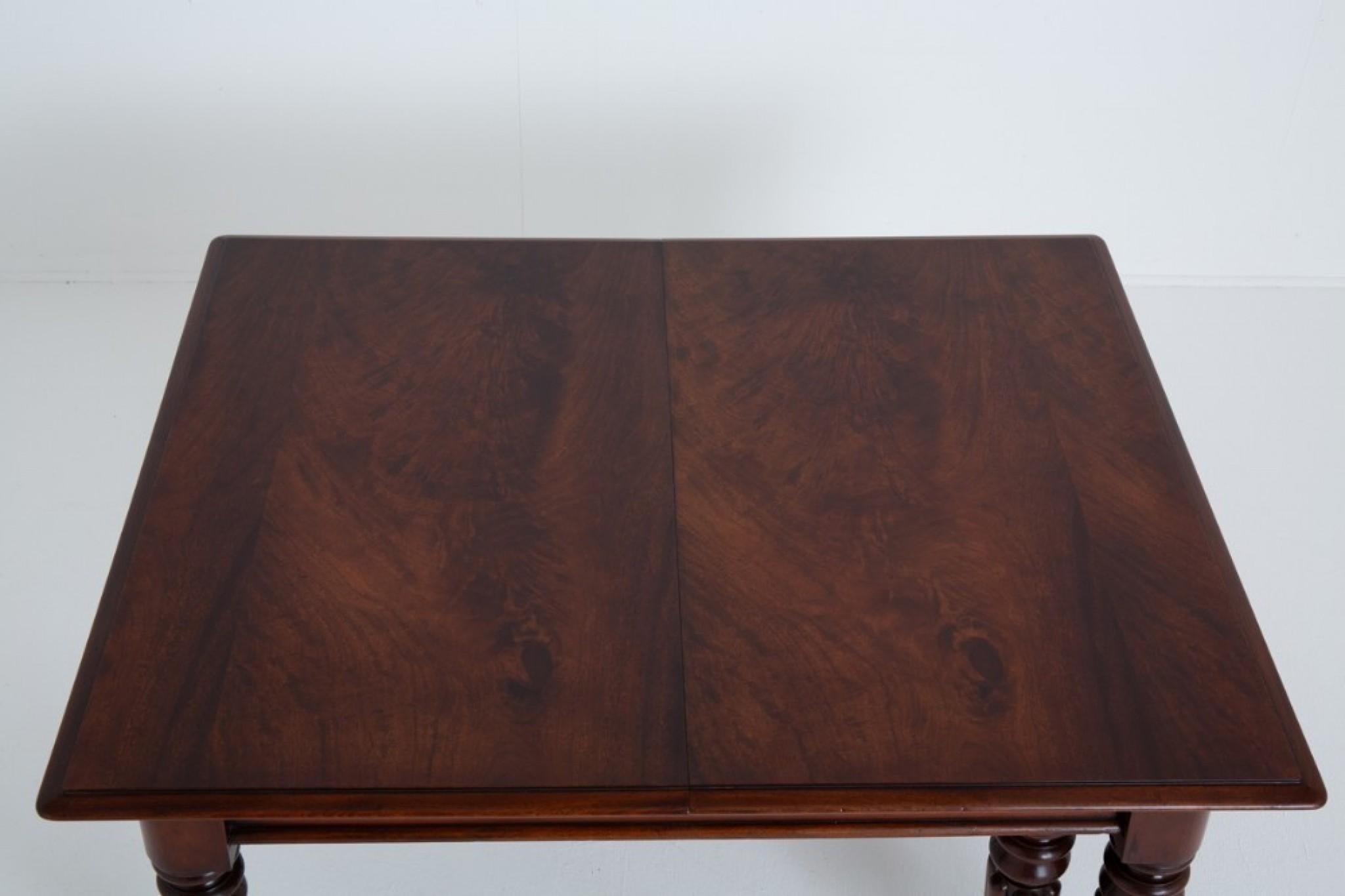 Début du 20ème siècle Table de salle à manger William IV extensible à 14 mers 19ème siècle en vente