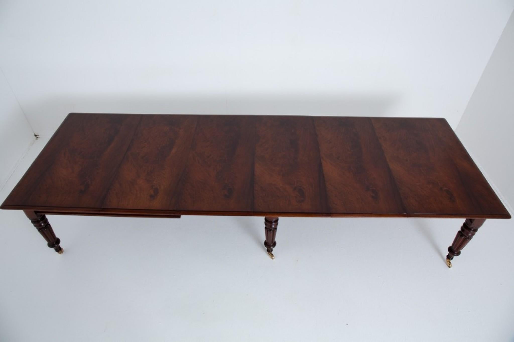 Table de salle à manger William IV extensible à 14 mers 19ème siècle en vente 2