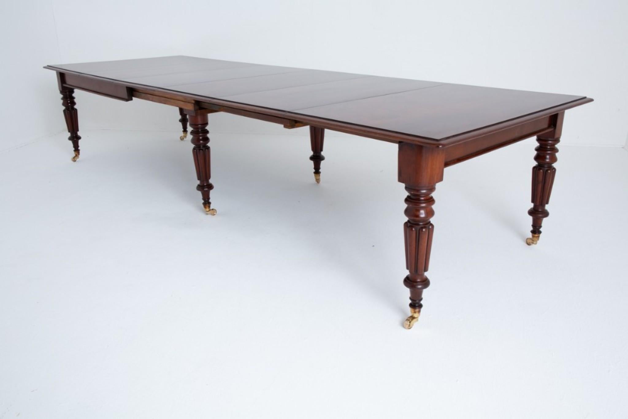 Table de salle à manger William IV extensible à 14 mers 19ème siècle en vente 3