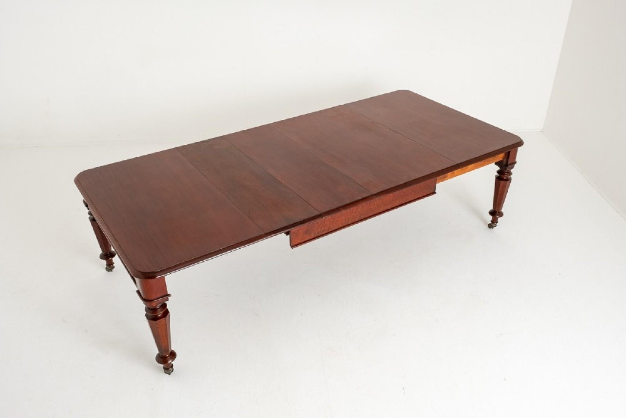 10 - 12 Seat William IV Mahogany Extending Dining Table.
This Quality Dining Table Stands upon Faceted Legs with Original Brass Castors.
19th century
The Table Extends by Way of a Pullout Telescopic Mechanism to Accept up to 3 Extra Leaves.
The