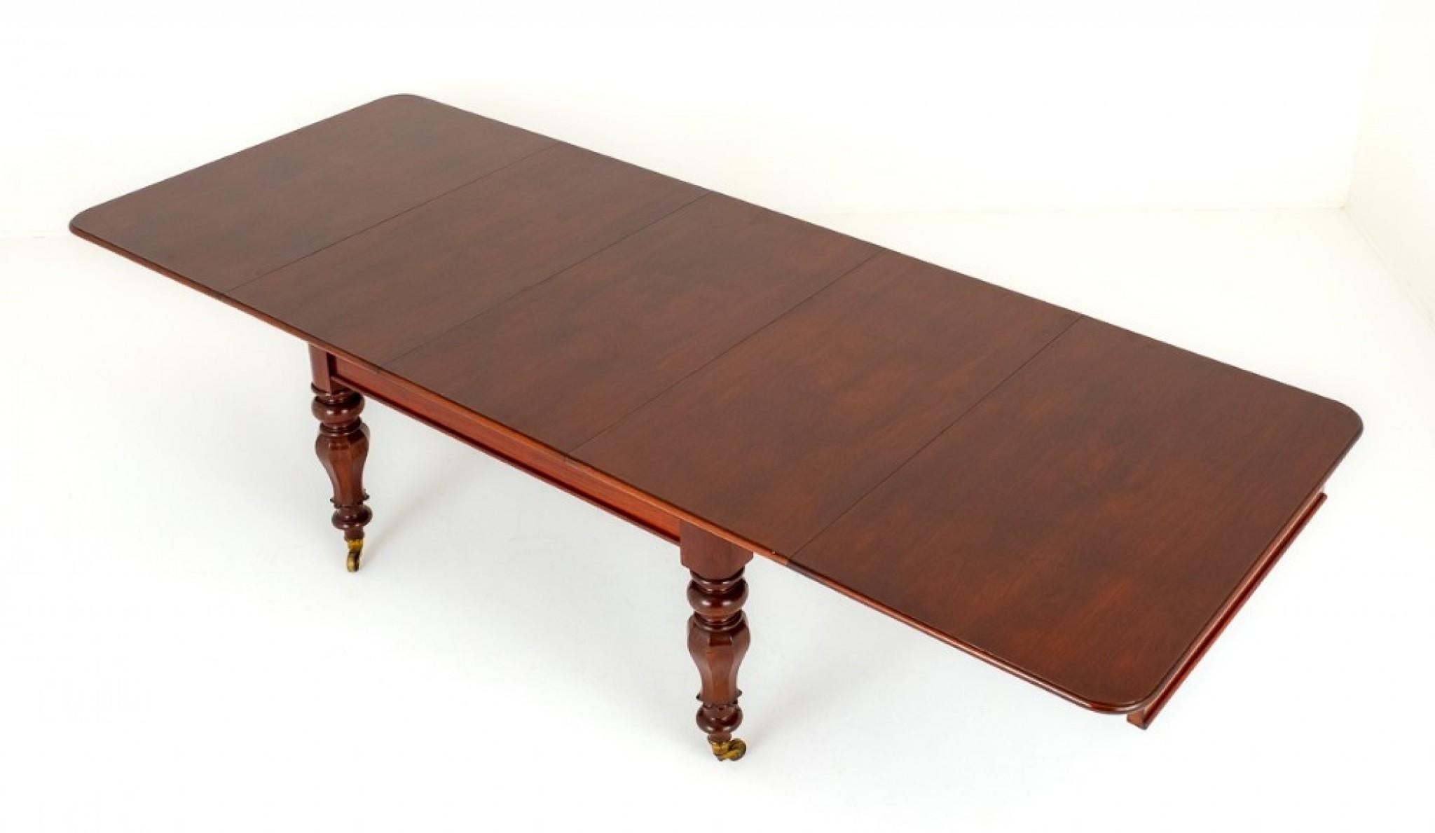 William IV mahogany Extending Dining Table.
This Table is Raised upon Octagonal and Ring Turned Legs with Original Brass Castors.
Circa 19th century
The Table Extends by way of a Pullout Telescopic Mechanism to Accept up to 3 Extra Leaves.
Fully
