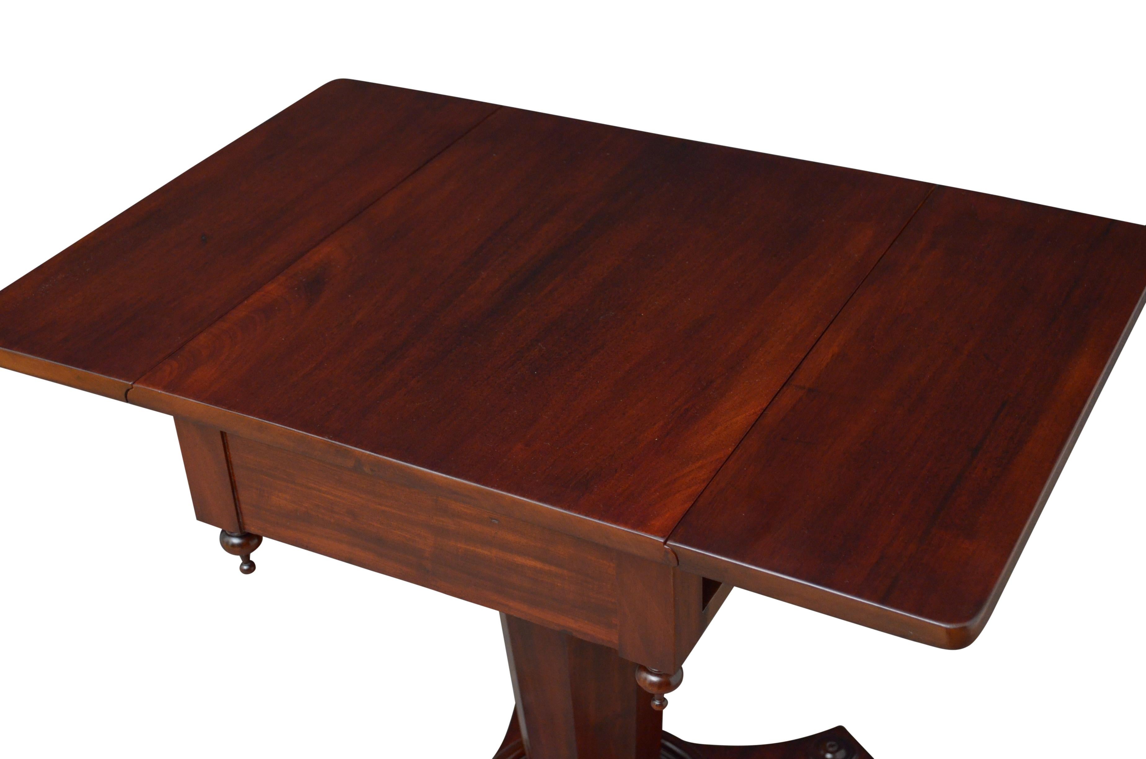 William IV / Early Victorian Mahogany Drop Leaf Table In Good Condition For Sale In Whaley Bridge, GB