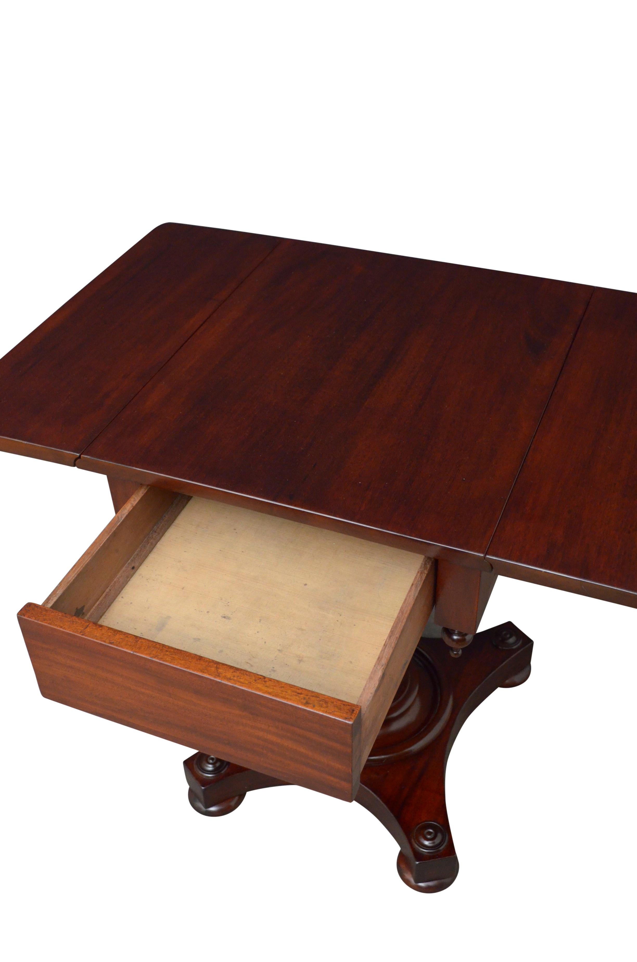 Mid-19th Century William IV / Early Victorian Mahogany Drop Leaf Table For Sale