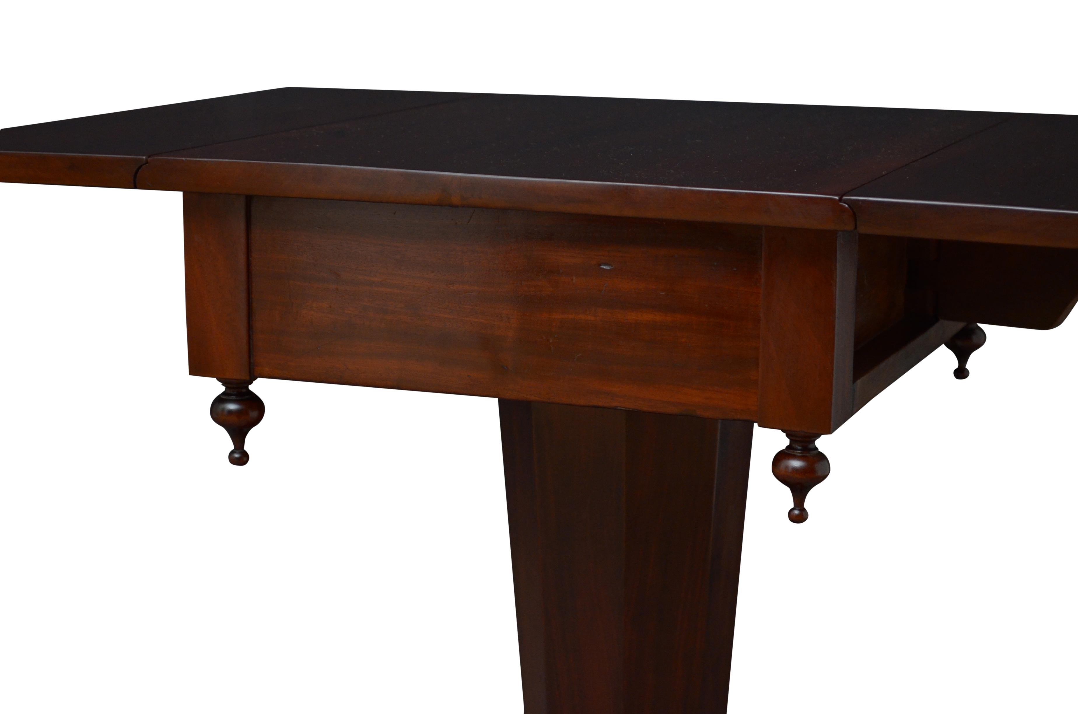 William IV / Early Victorian Mahogany Drop Leaf Table For Sale 1