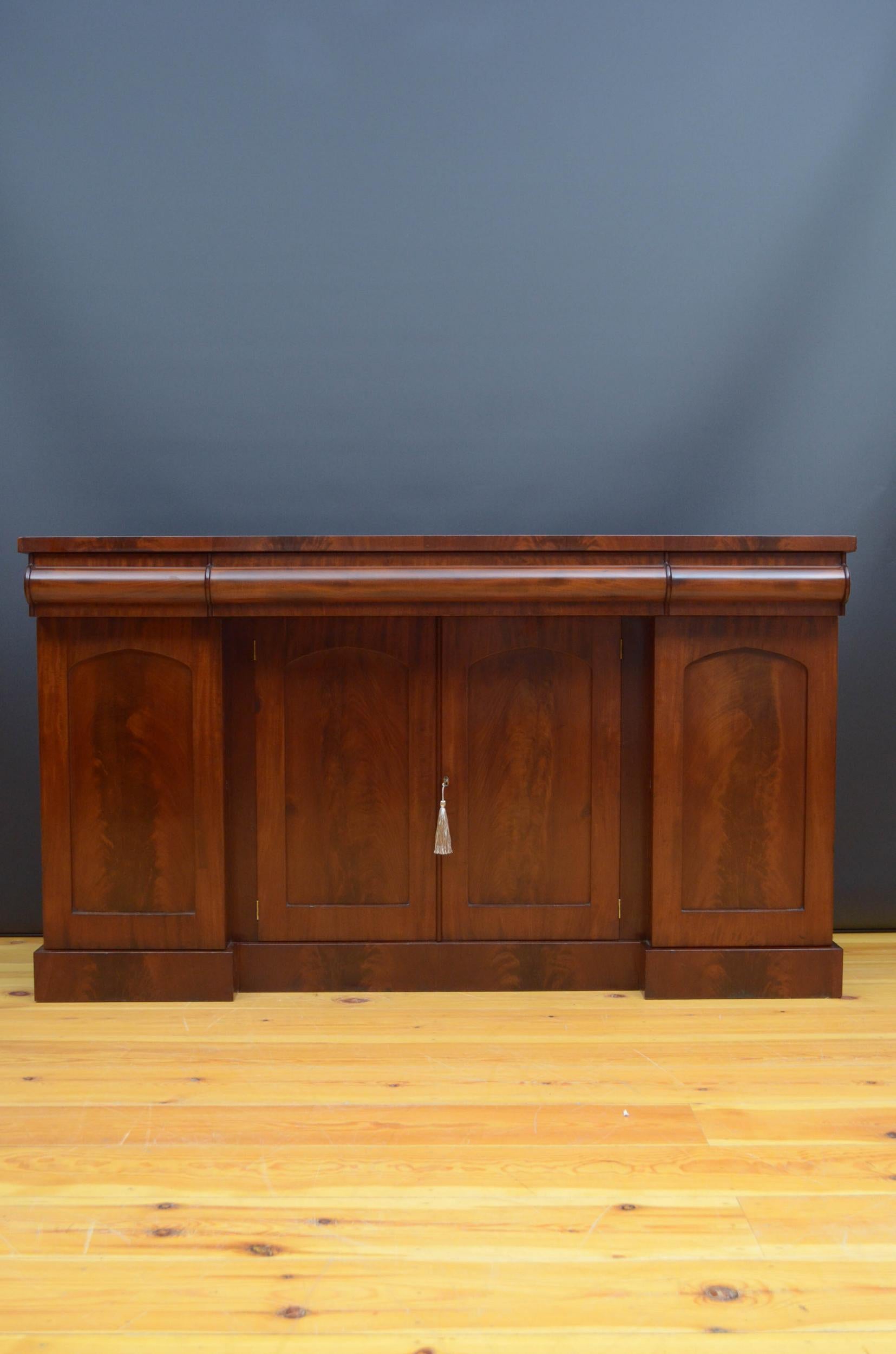 William IV / Early Victorian Sideboard in Mahogany 6