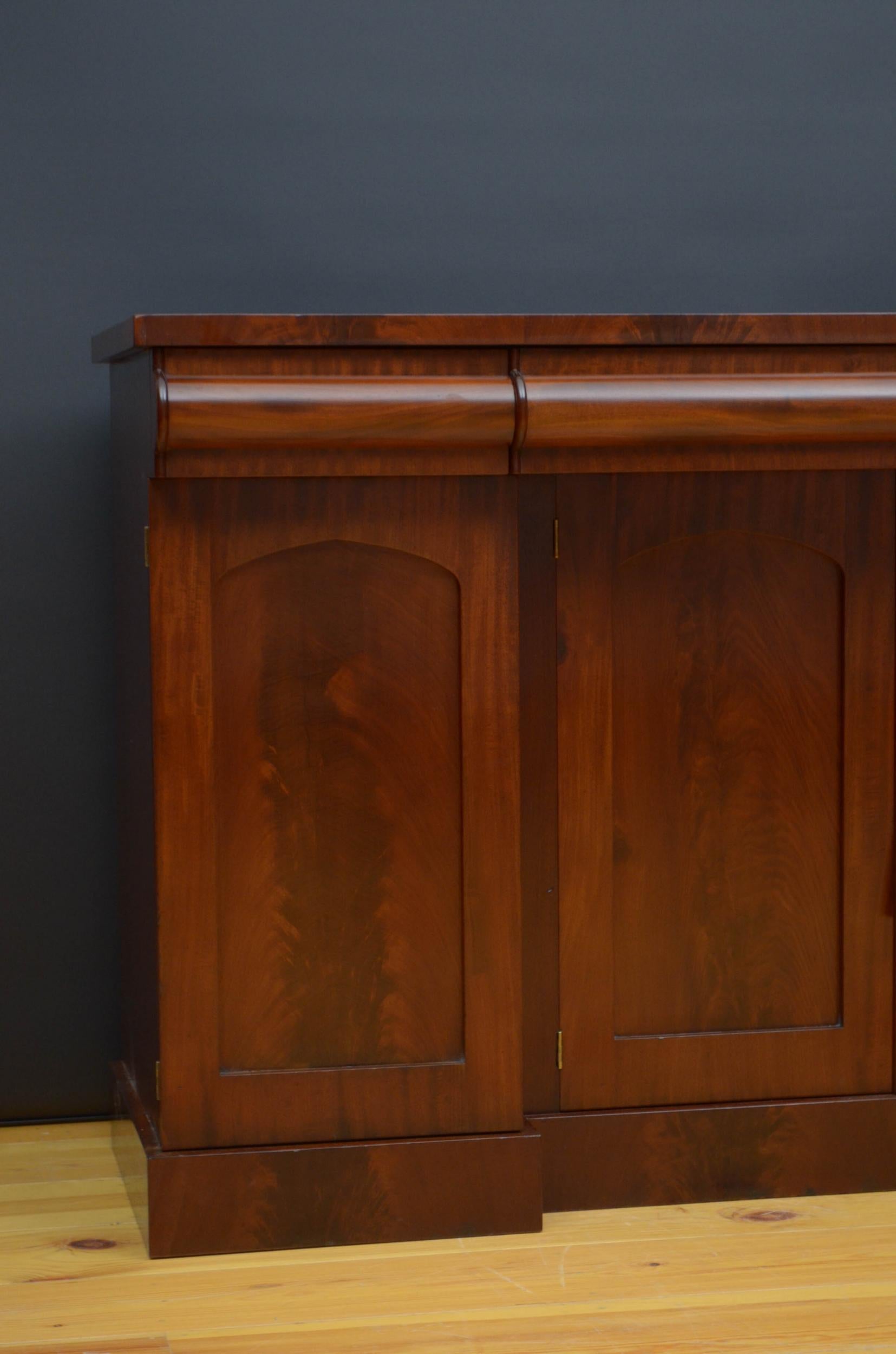 William IV / Early Victorian Sideboard in Mahogany 7