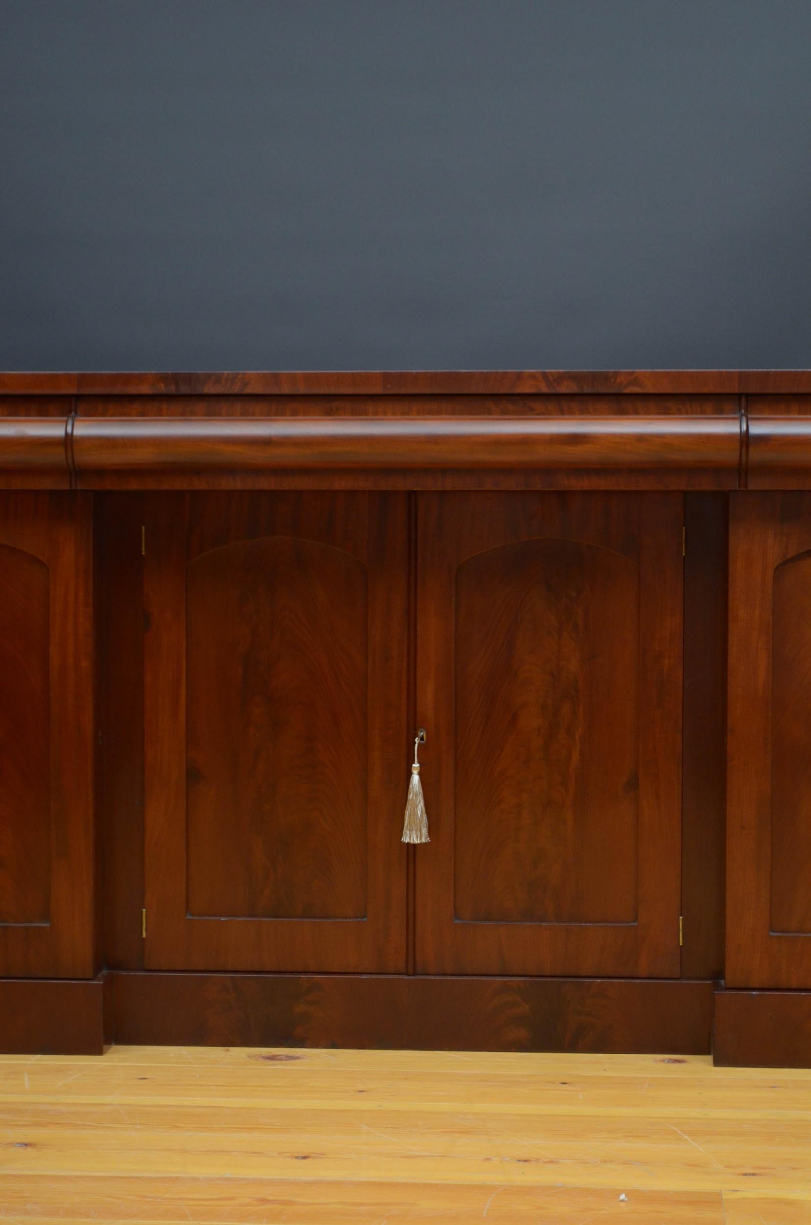 William IV / Early Victorian Sideboard in Mahogany 8