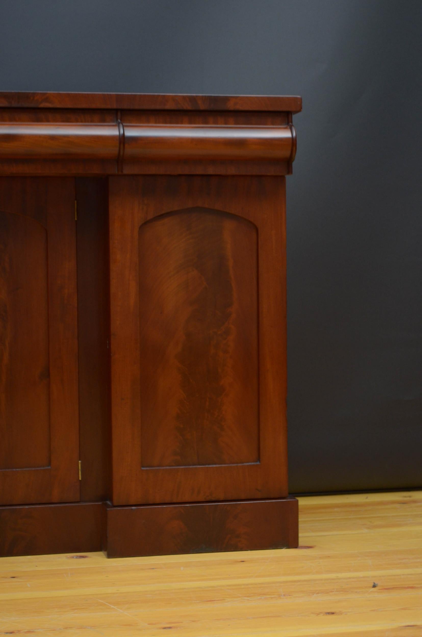 William IV / Early Victorian Sideboard in Mahogany 9