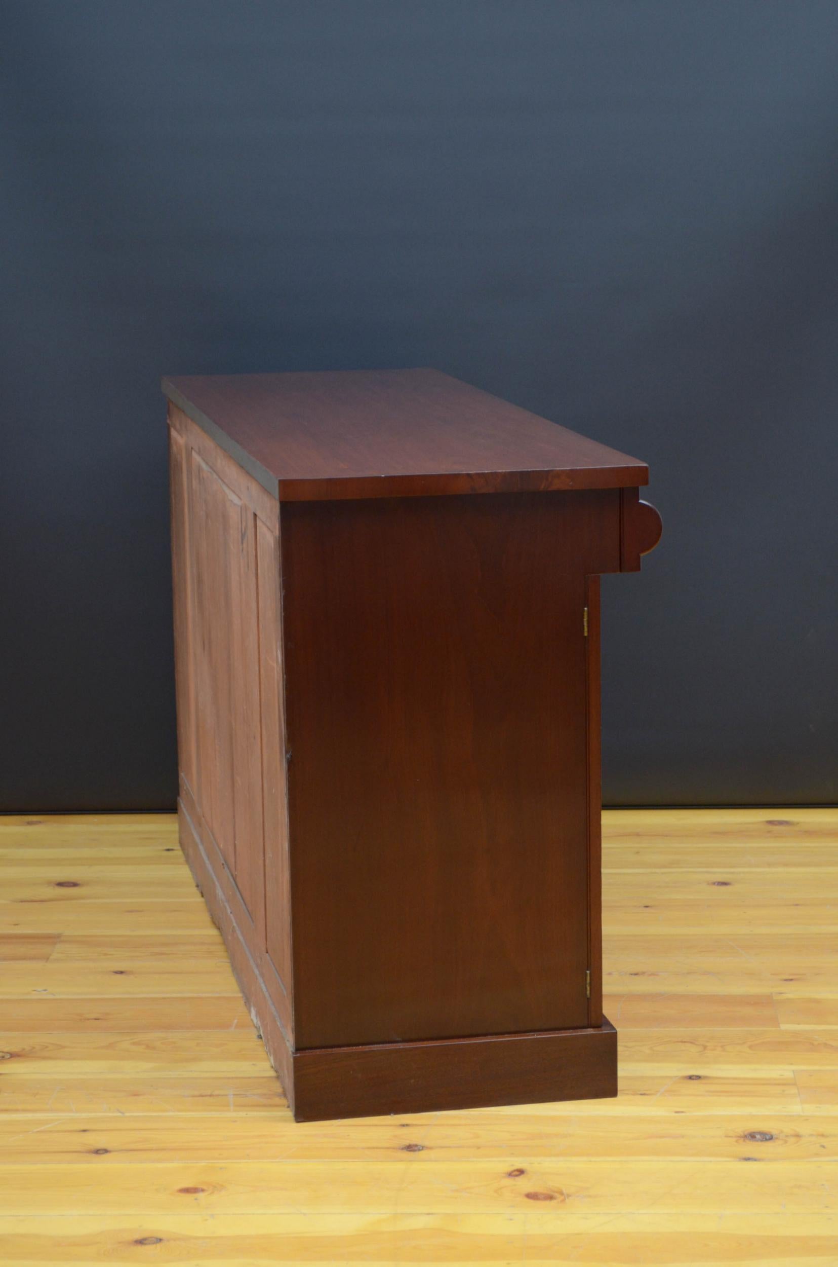 William IV / Early Victorian Sideboard in Mahogany 10