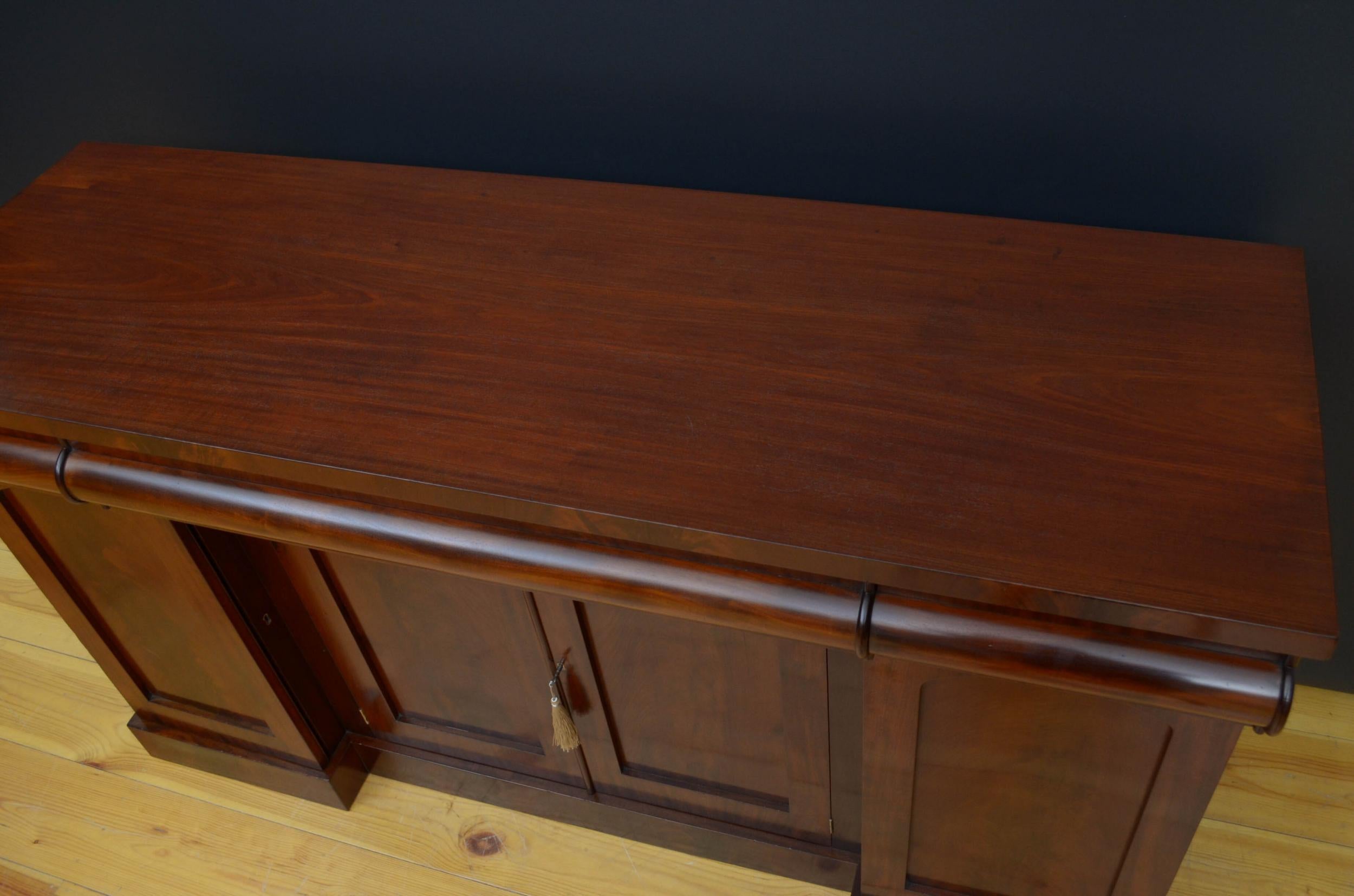William IV / Early Victorian Sideboard in Mahogany In Good Condition In Whaley Bridge, GB