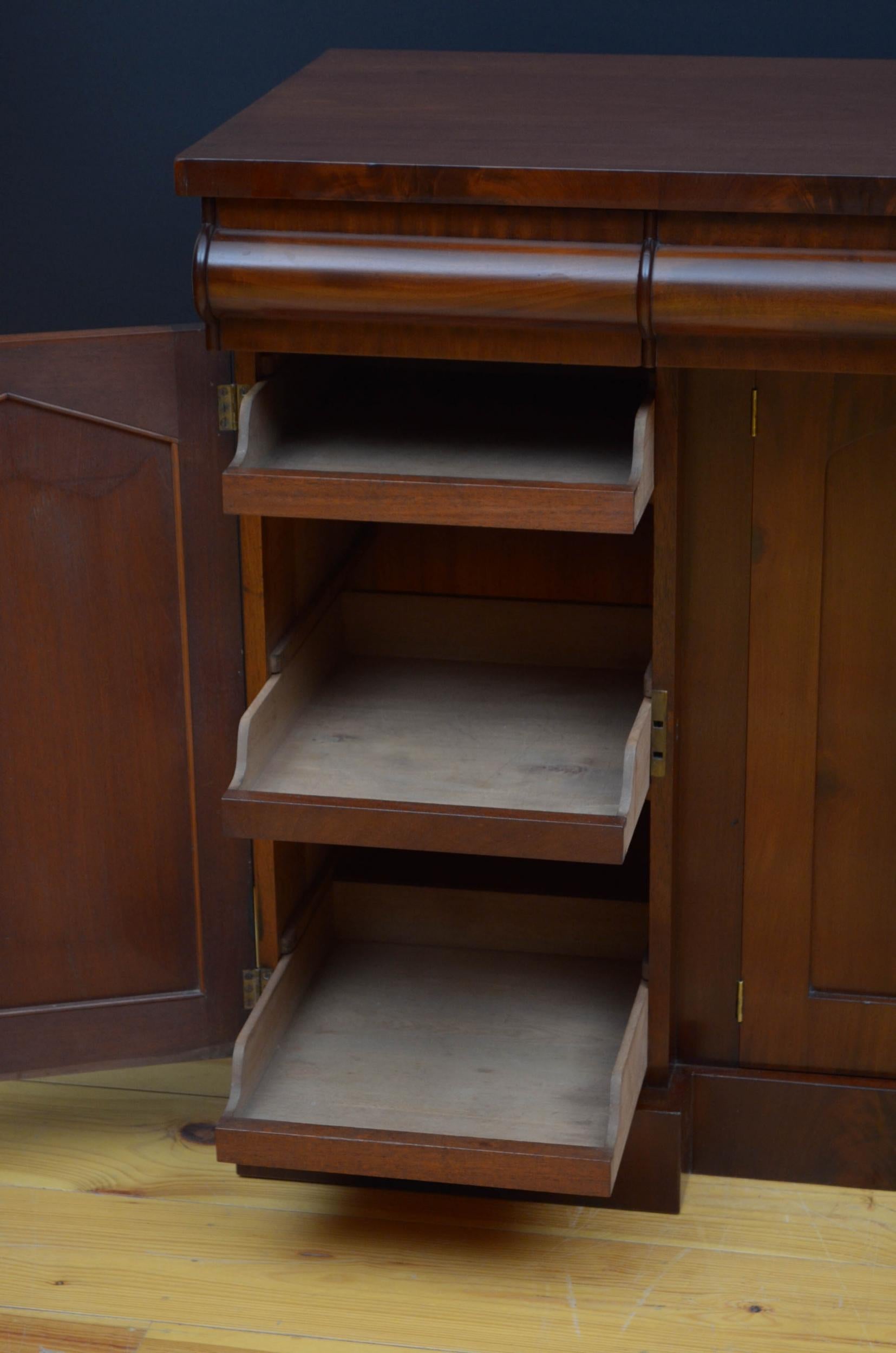 William IV / Early Victorian Sideboard in Mahogany 3