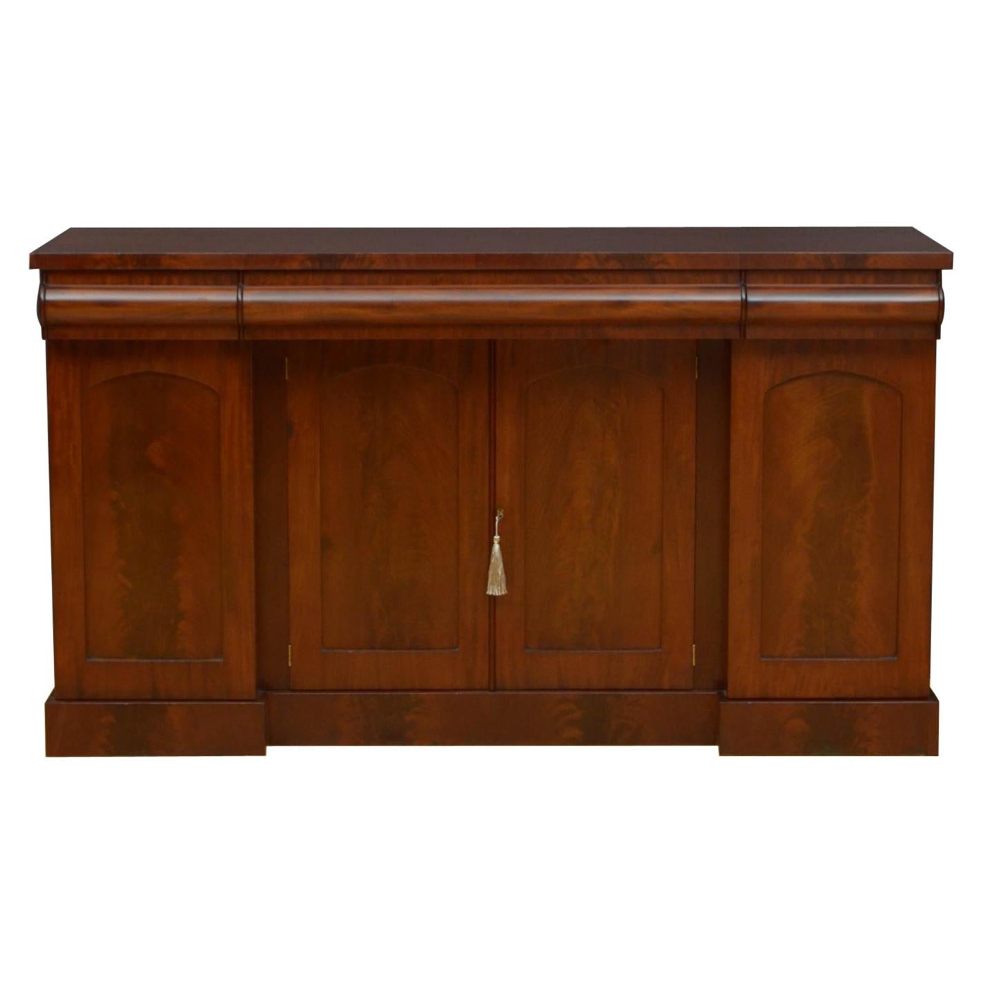 William IV / Early Victorian Sideboard in Mahogany