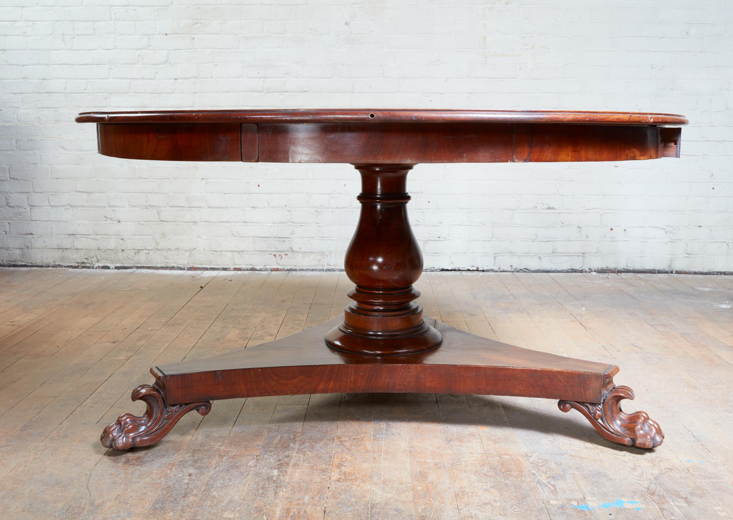 Fine and rare William IV extending circular dining table by Johnstone, Jupe and Company, circa 1835, having 8 semi elliptical leaves supported by pullout / pull-out lopers, surrounding a fixed circular top, over a vase turned column, standing on