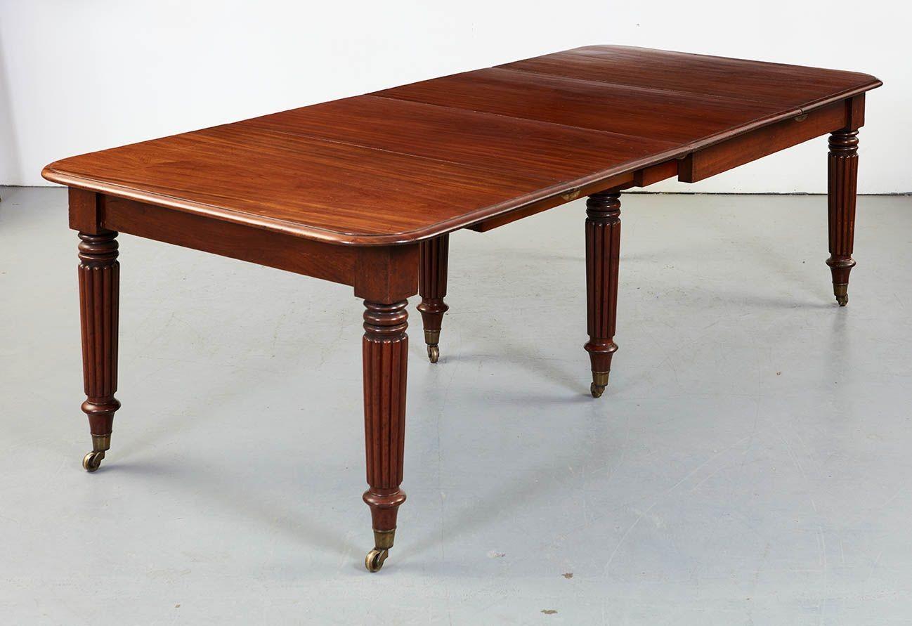 Fine William IV mahogany rectangular extending dining table, the thumb molded top with rounded corners and good figuring with telescoping mechanism which extends from 53