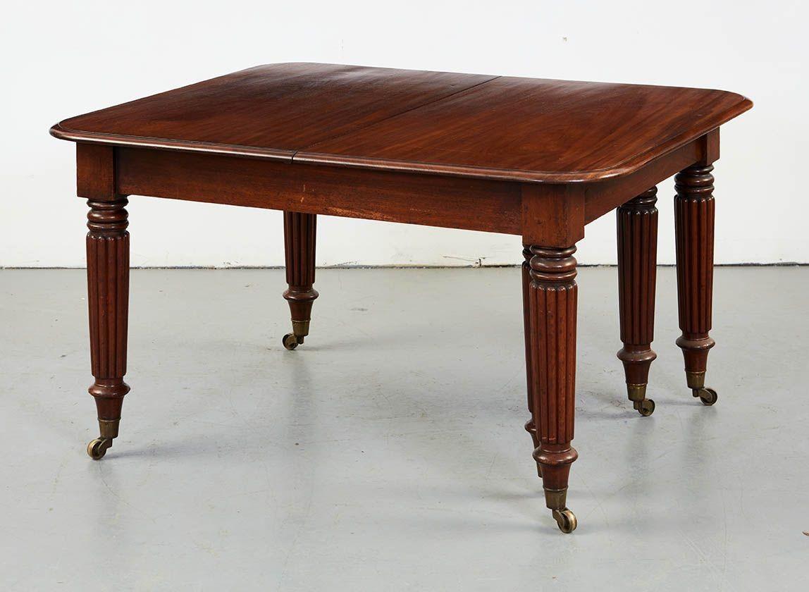 William IV Extending Dining Table In Good Condition In Greenwich, CT