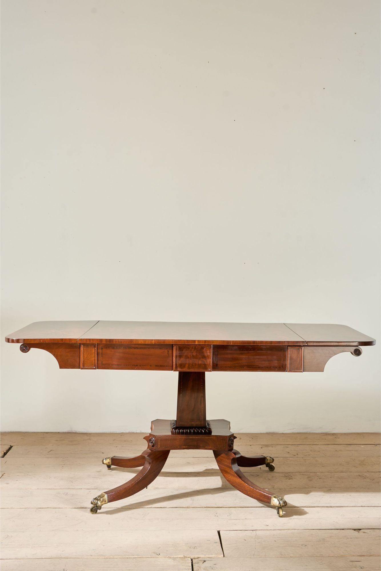 Mesa de sofá abatible de caoba William IV Flame siglo XIX en venta