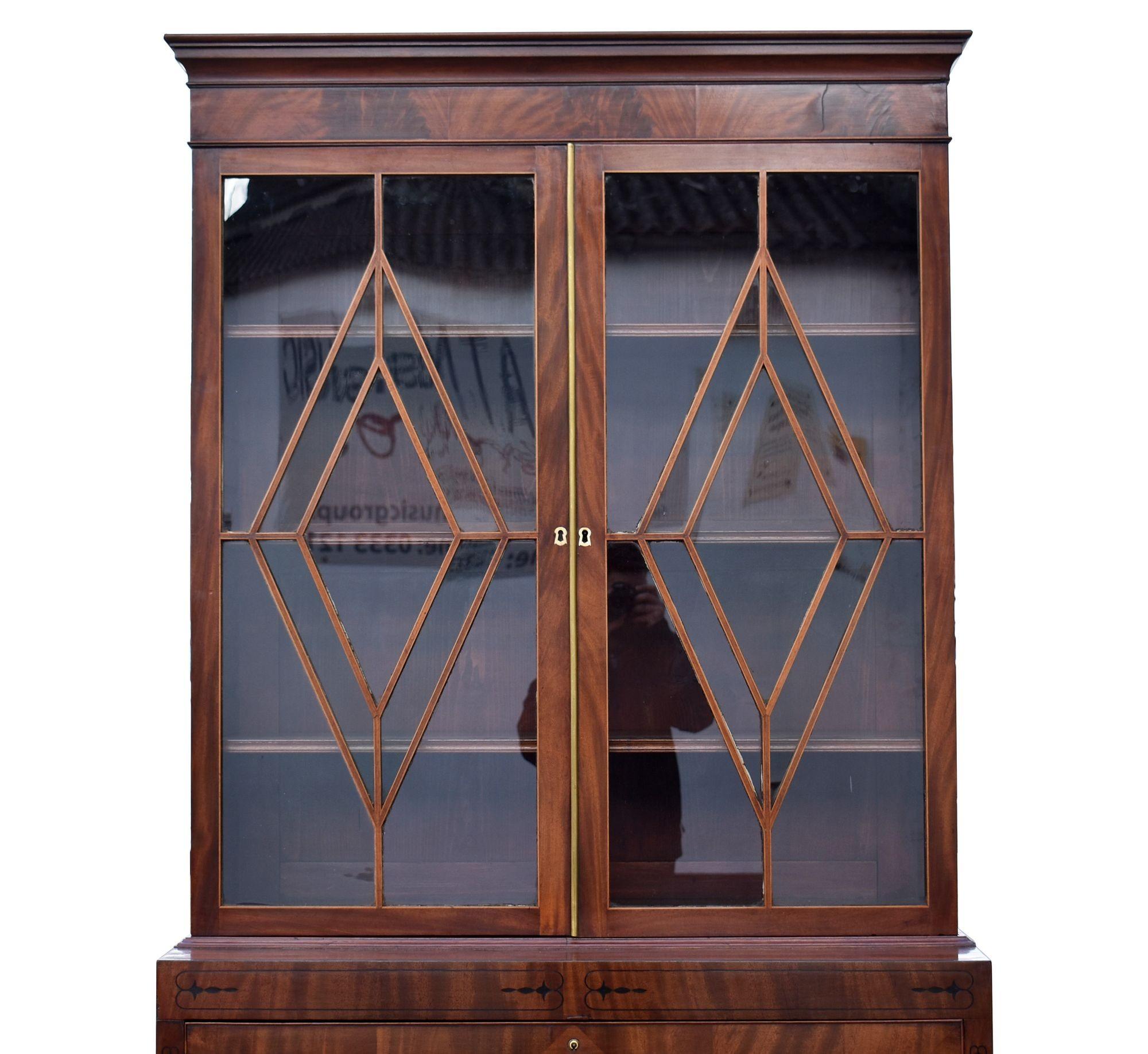 William IV. Sekretär Bücherregal aus geflammtem Mahagoni im Angebot 2