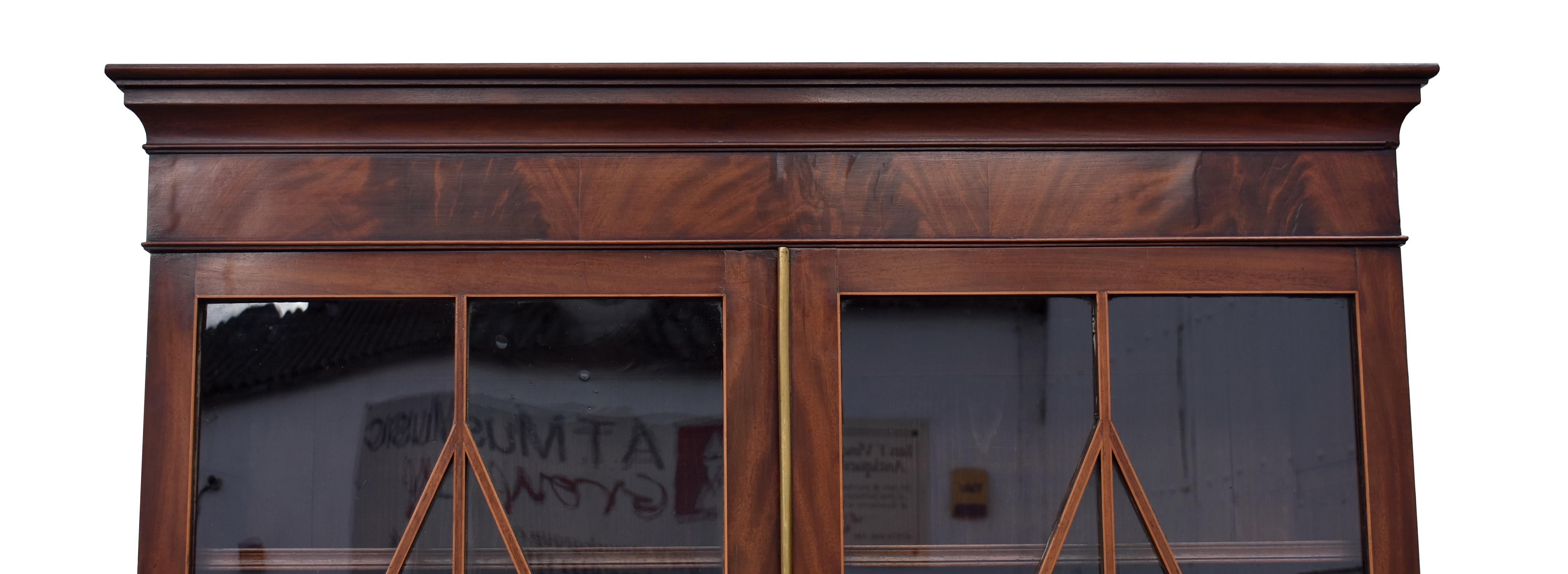 William IV. Sekretär Bücherregal aus geflammtem Mahagoni im Angebot 4