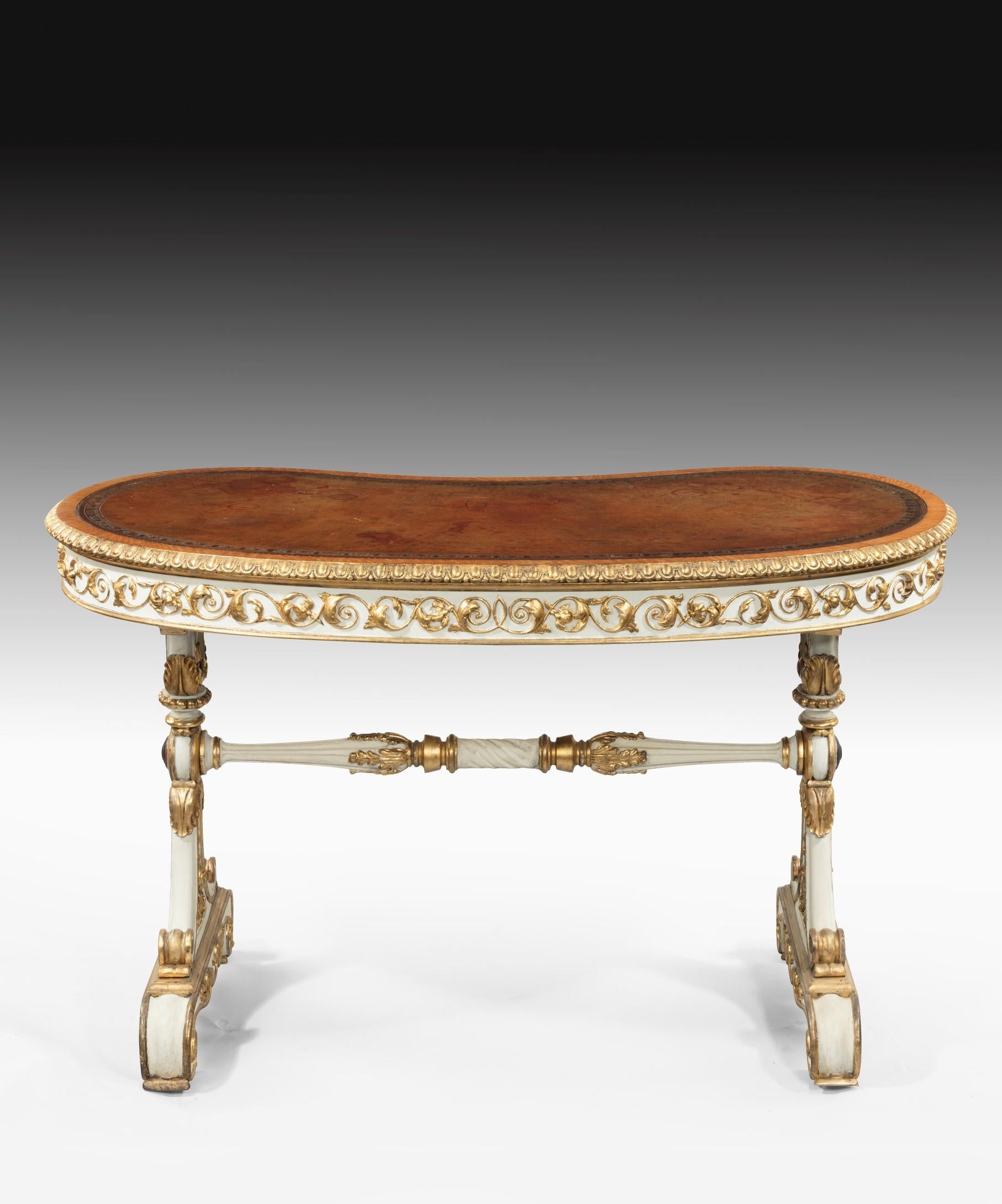 Mid-19th Century William IV Kidney Shaped Writing Table with Carved Giltwood and White Painted For Sale