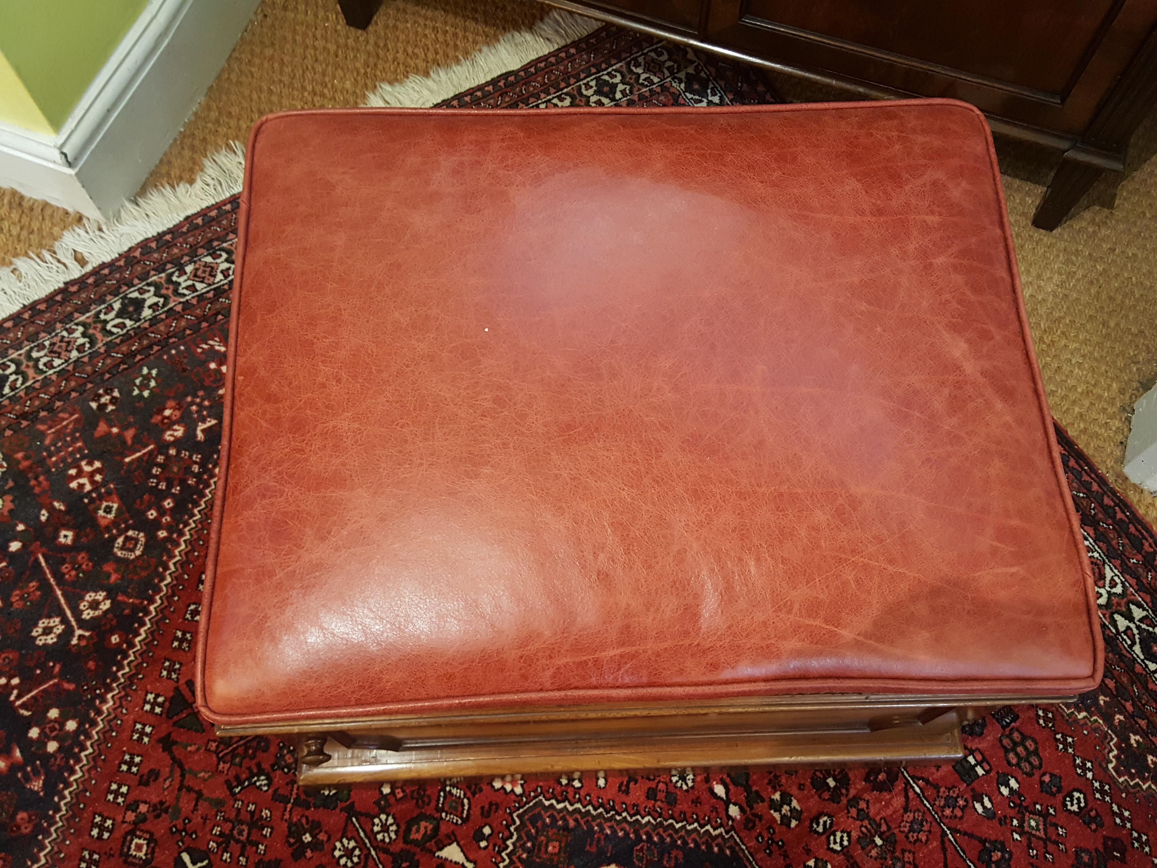 William IV Mahogany and Leather Ottoman Stool In Good Condition In Altrincham, Cheshire