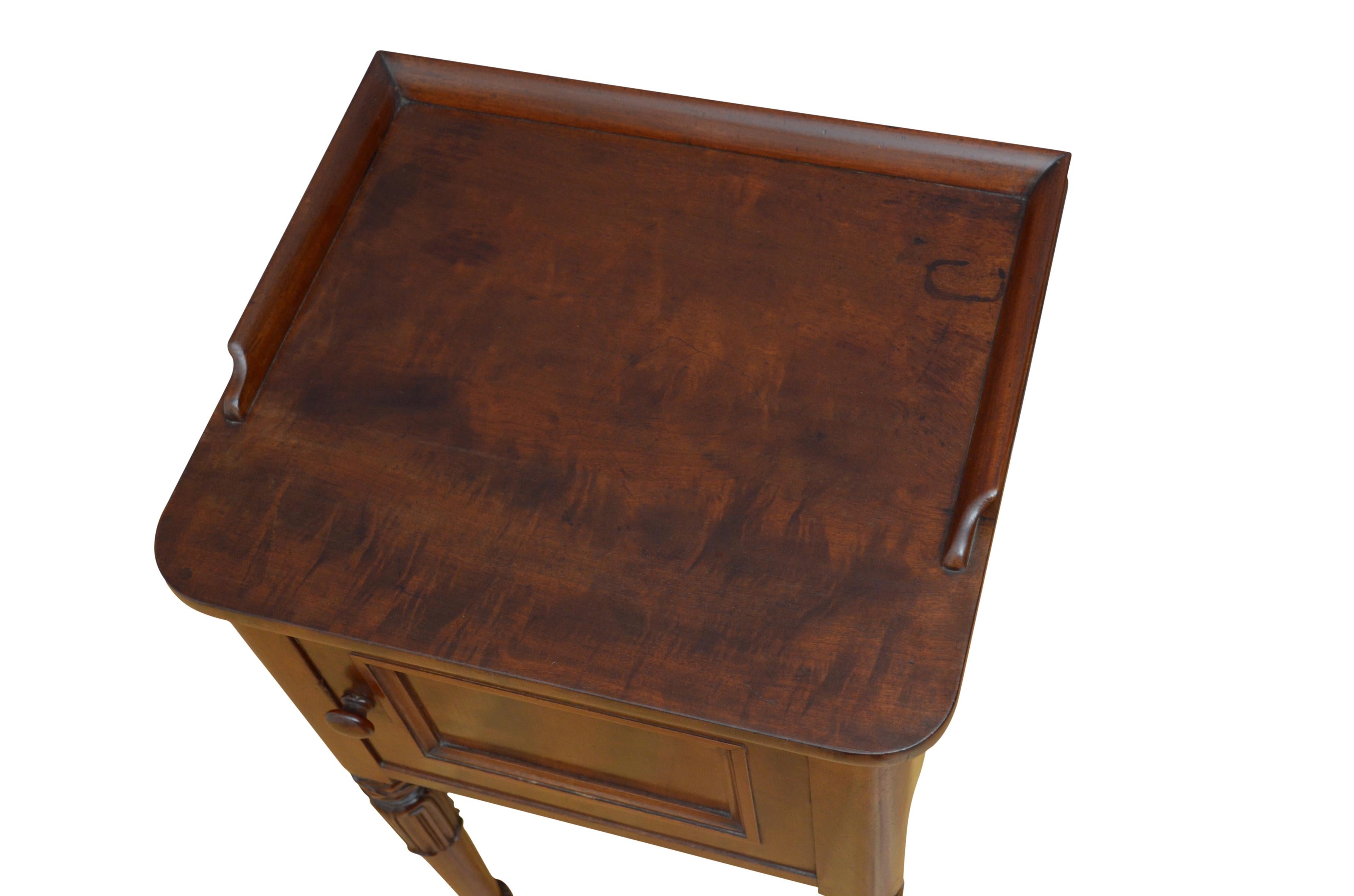 English William IV Mahogany Bedside Cabinet For Sale