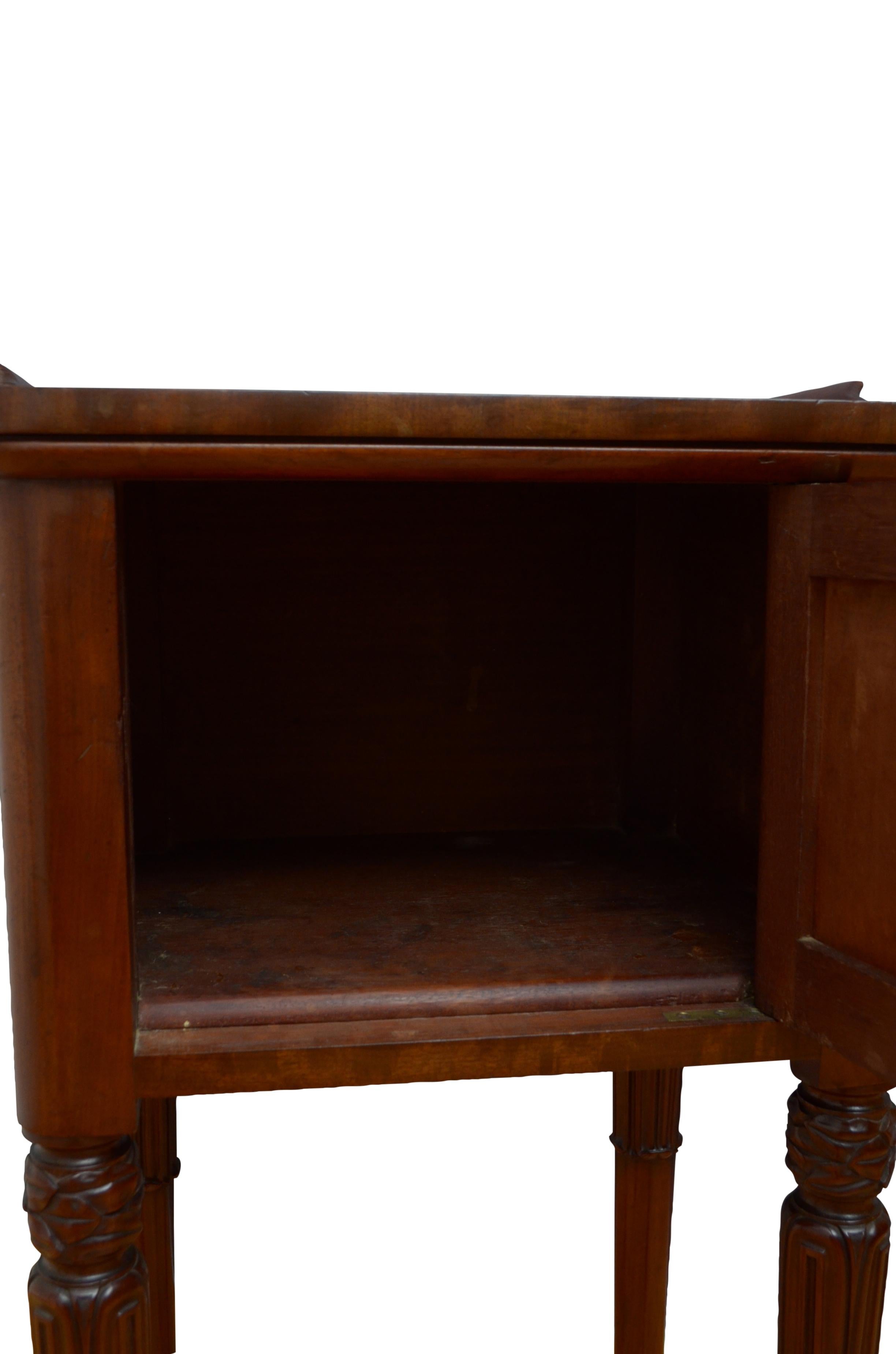 19th Century William IV Mahogany Bedside Cabinet For Sale