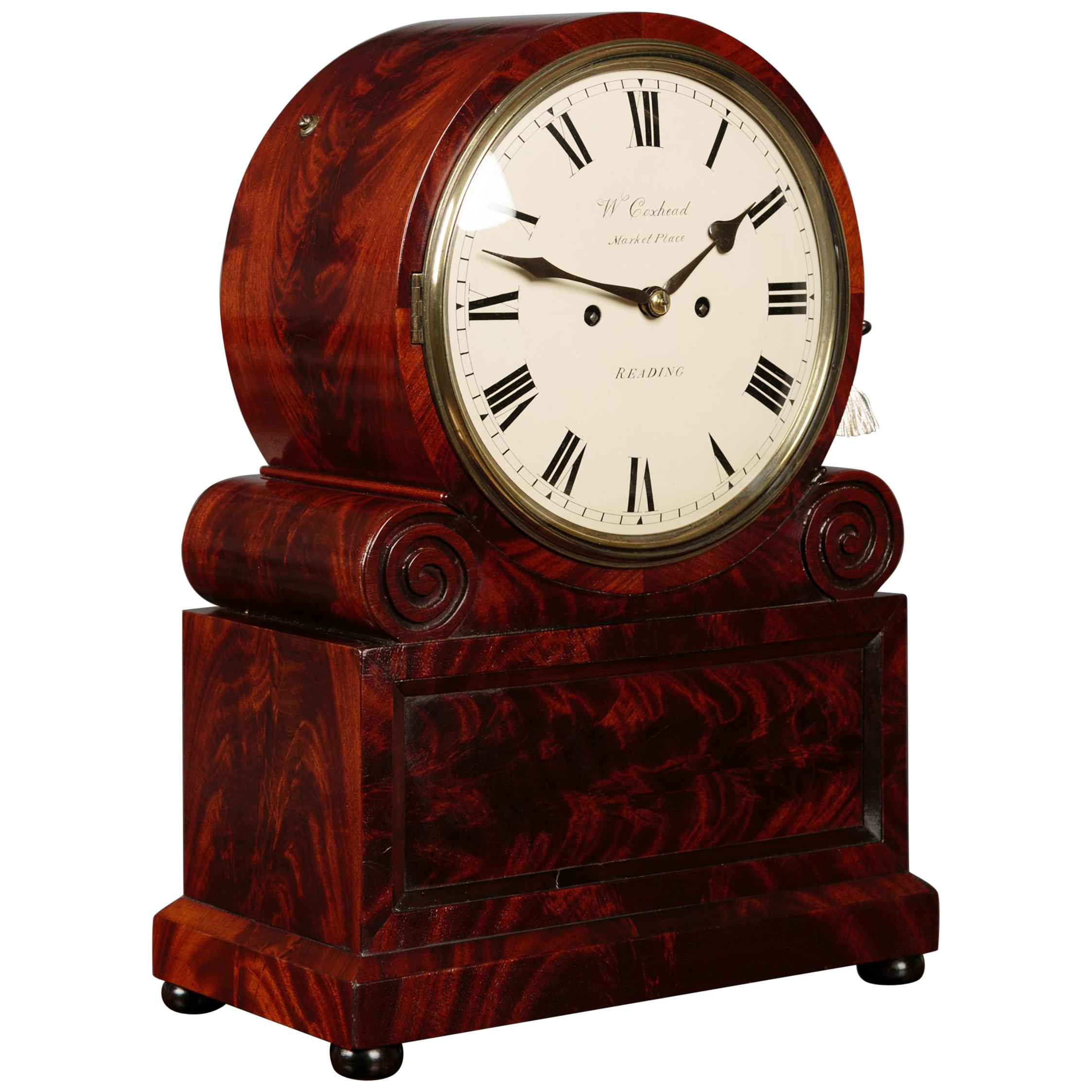 Reloj de ménsula de caoba Guillermo IV con ménsula de pared original