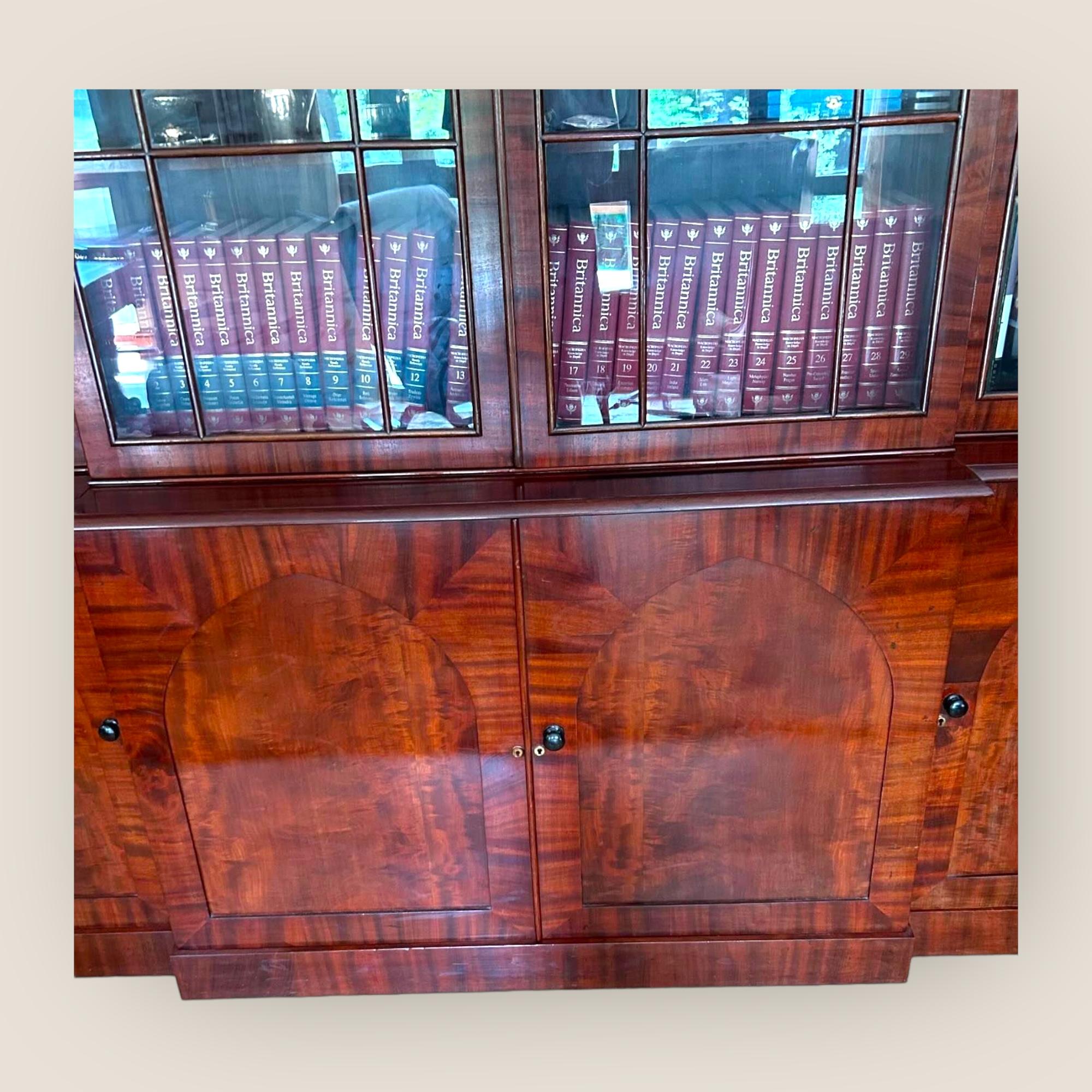 Mogano Libreria in mogano William IV con ante a ribalta in vendita