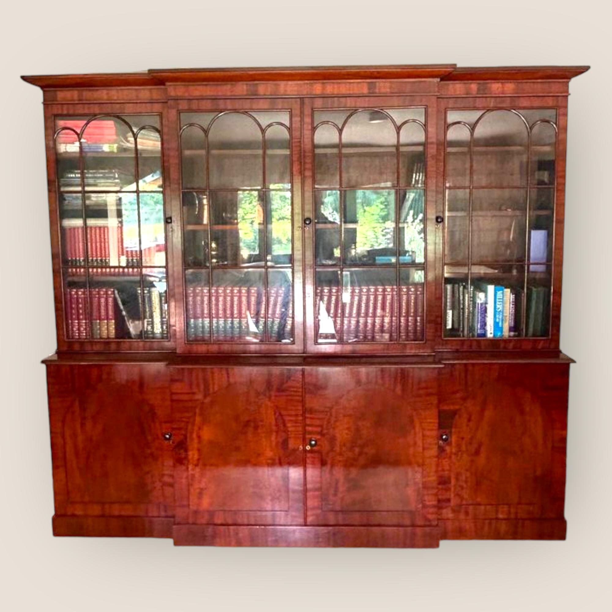 Libreria in mogano William IV con ante a ribalta in vendita 1