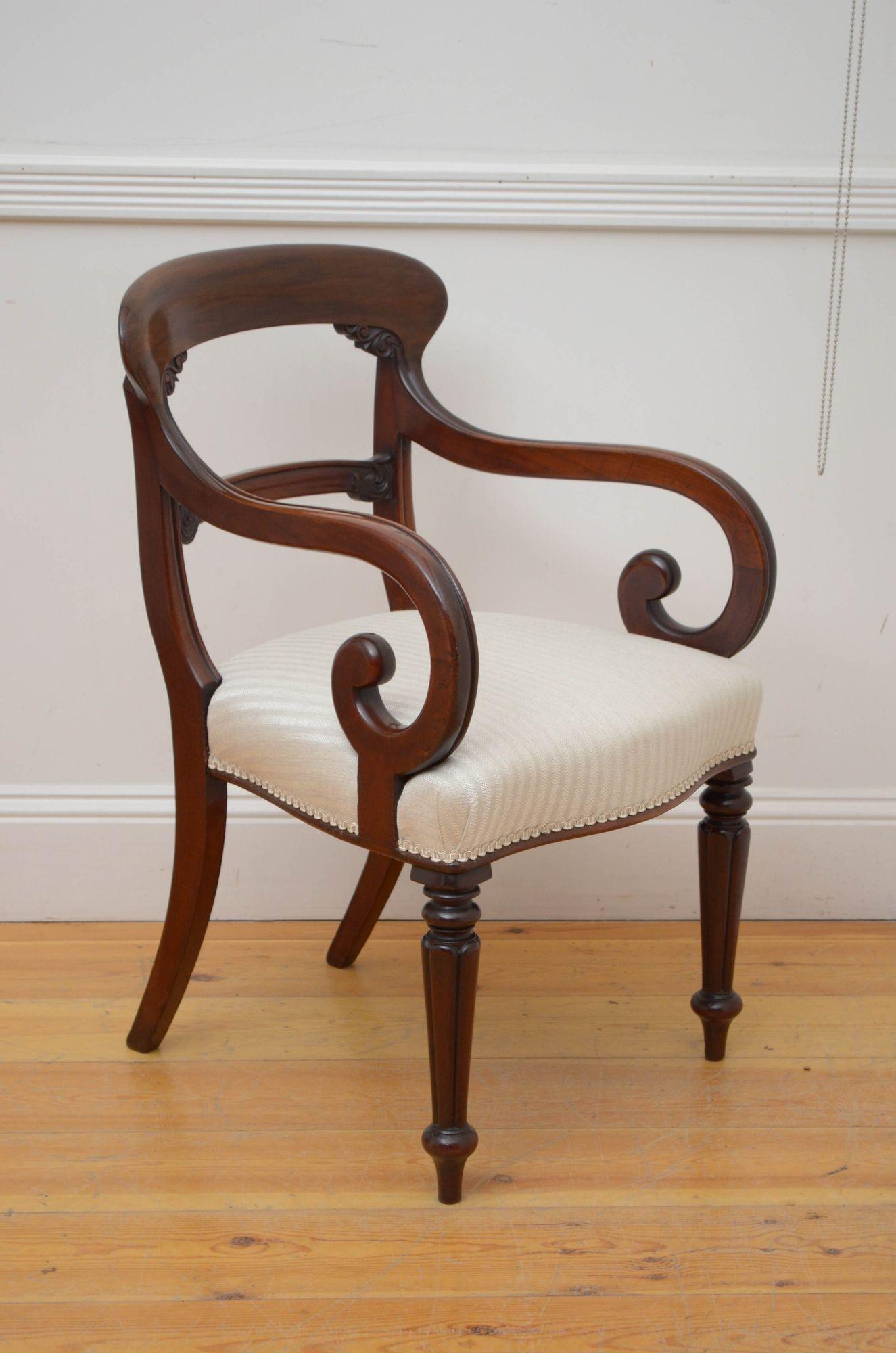English William IV Mahogany Carver Chair For Sale