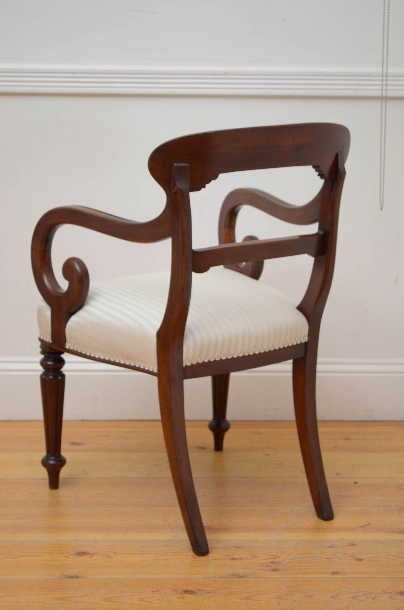 19th Century William IV Mahogany Carver Chair For Sale
