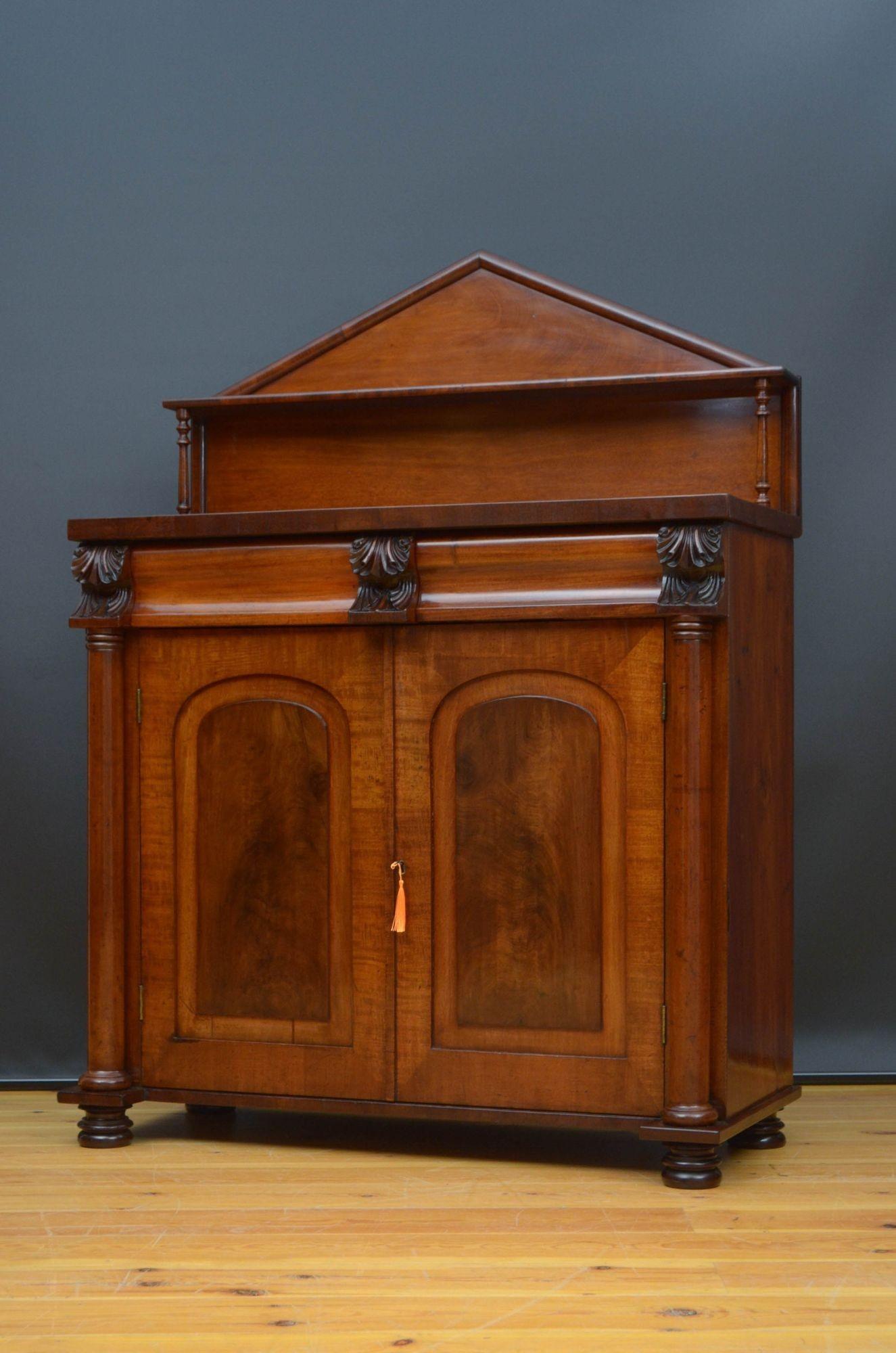 William IV Mahogany Chiffonier In Good Condition For Sale In Whaley Bridge, GB
