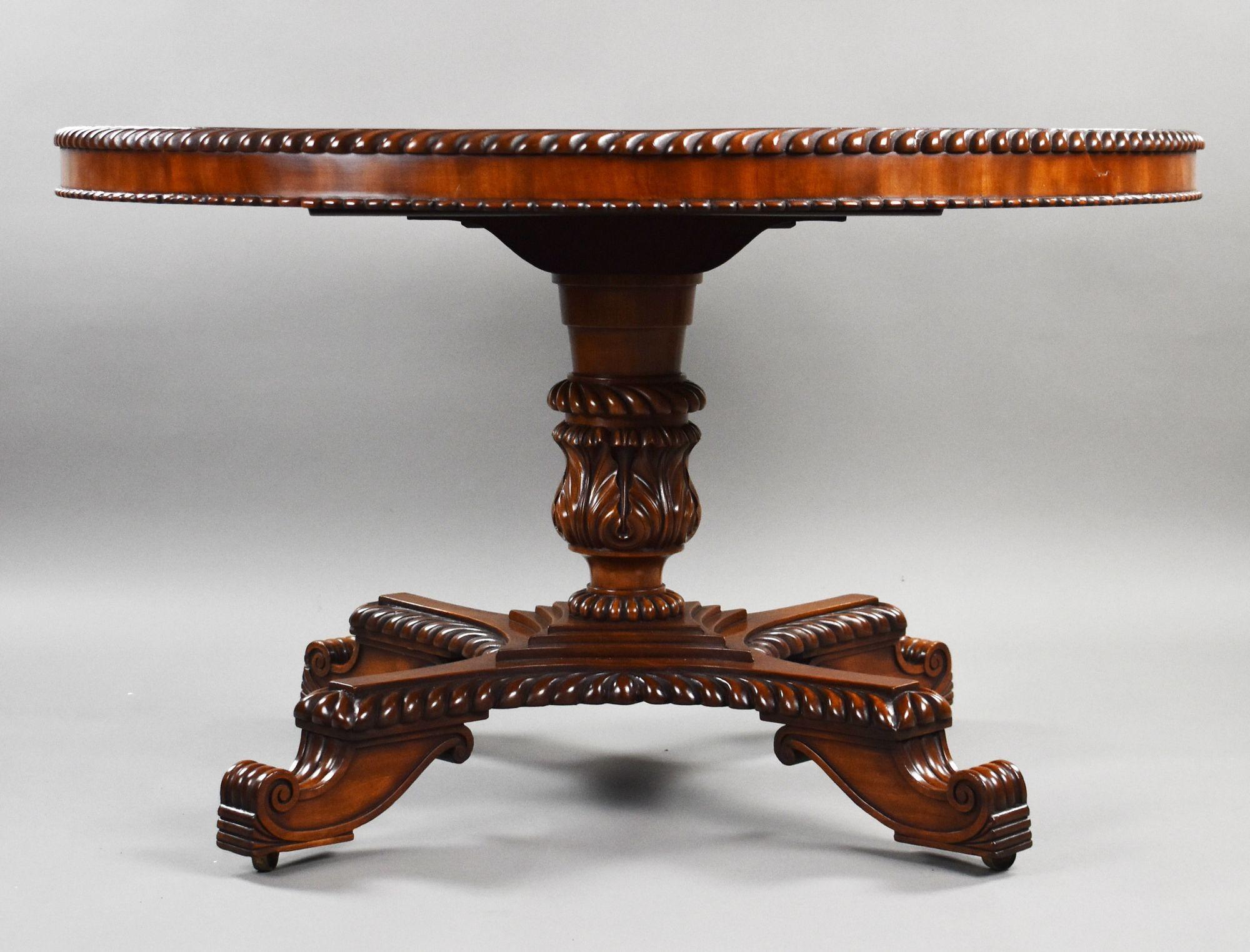 Anglais Table à déjeuner circulaire en acajou William IV en vente