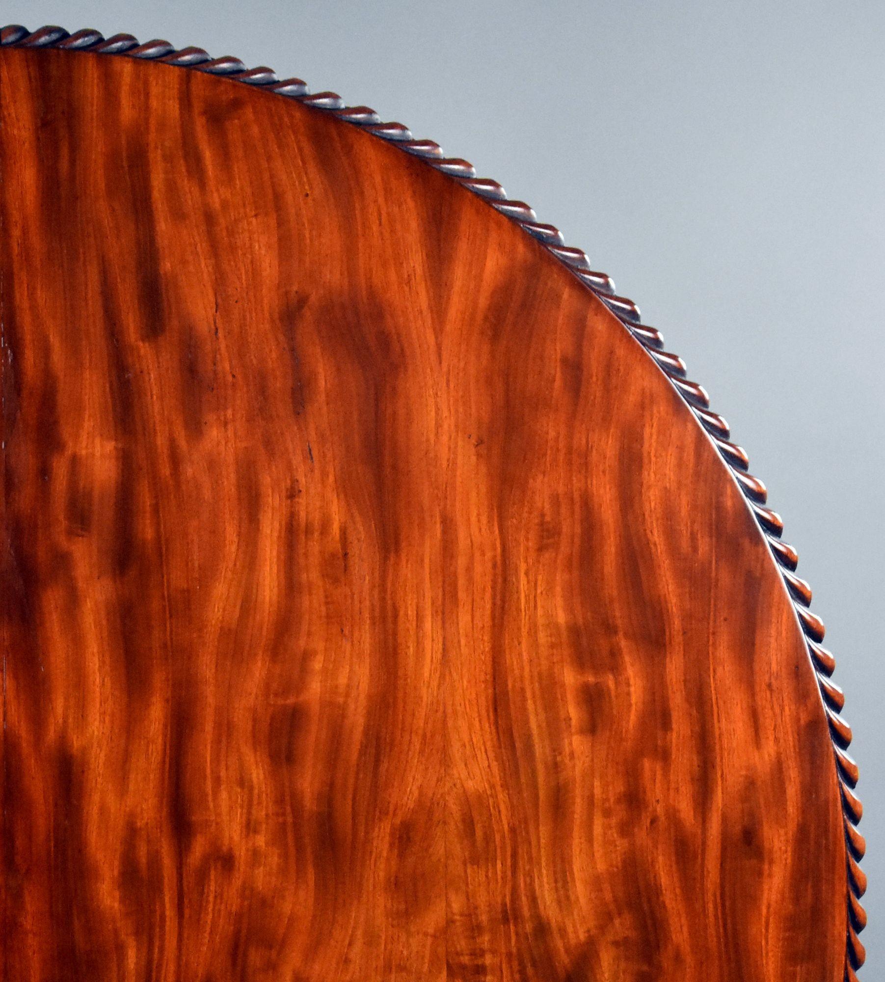 XIXe siècle Table à déjeuner circulaire en acajou William IV en vente