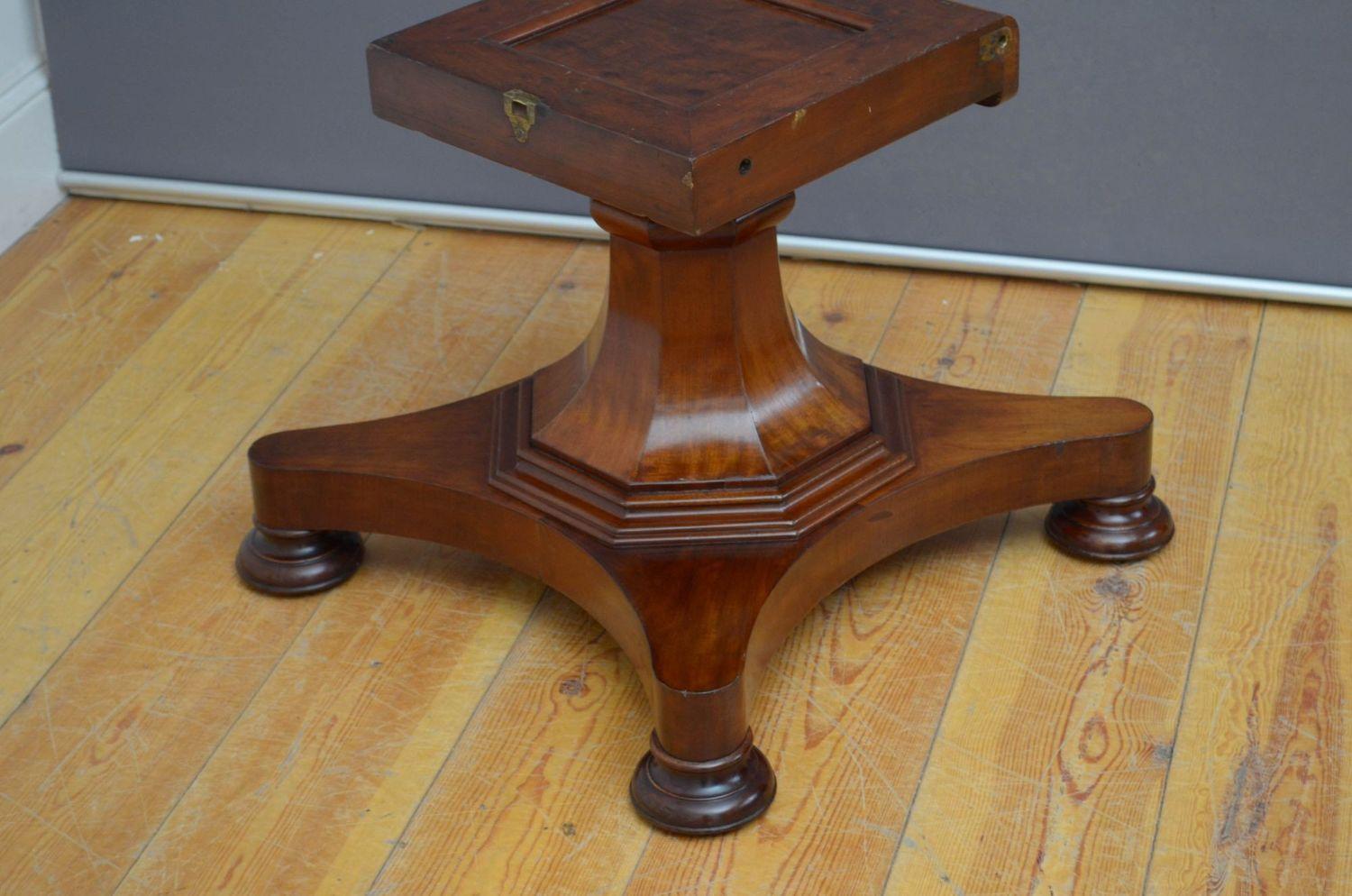 Table basse William IV en acajou en vente 1