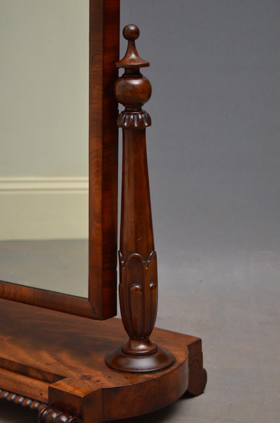 Sn4483 Fine quality William IV mahogany toilet mirror in wonderful condition throughout, circa 1830
Measures: H 29