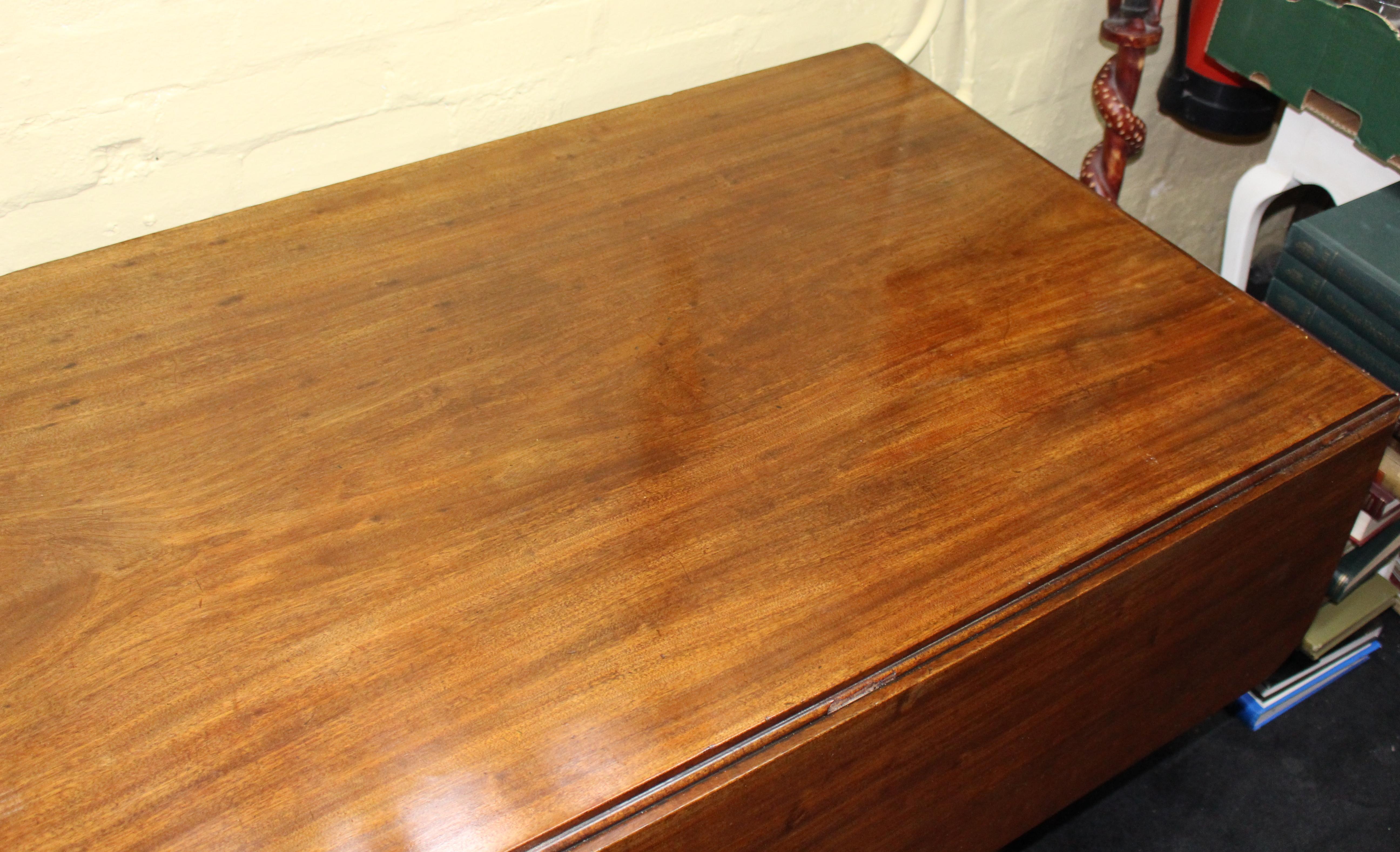 William IV Mahogany Drop Leaf Centre Table In Good Condition For Sale In Worcester, GB