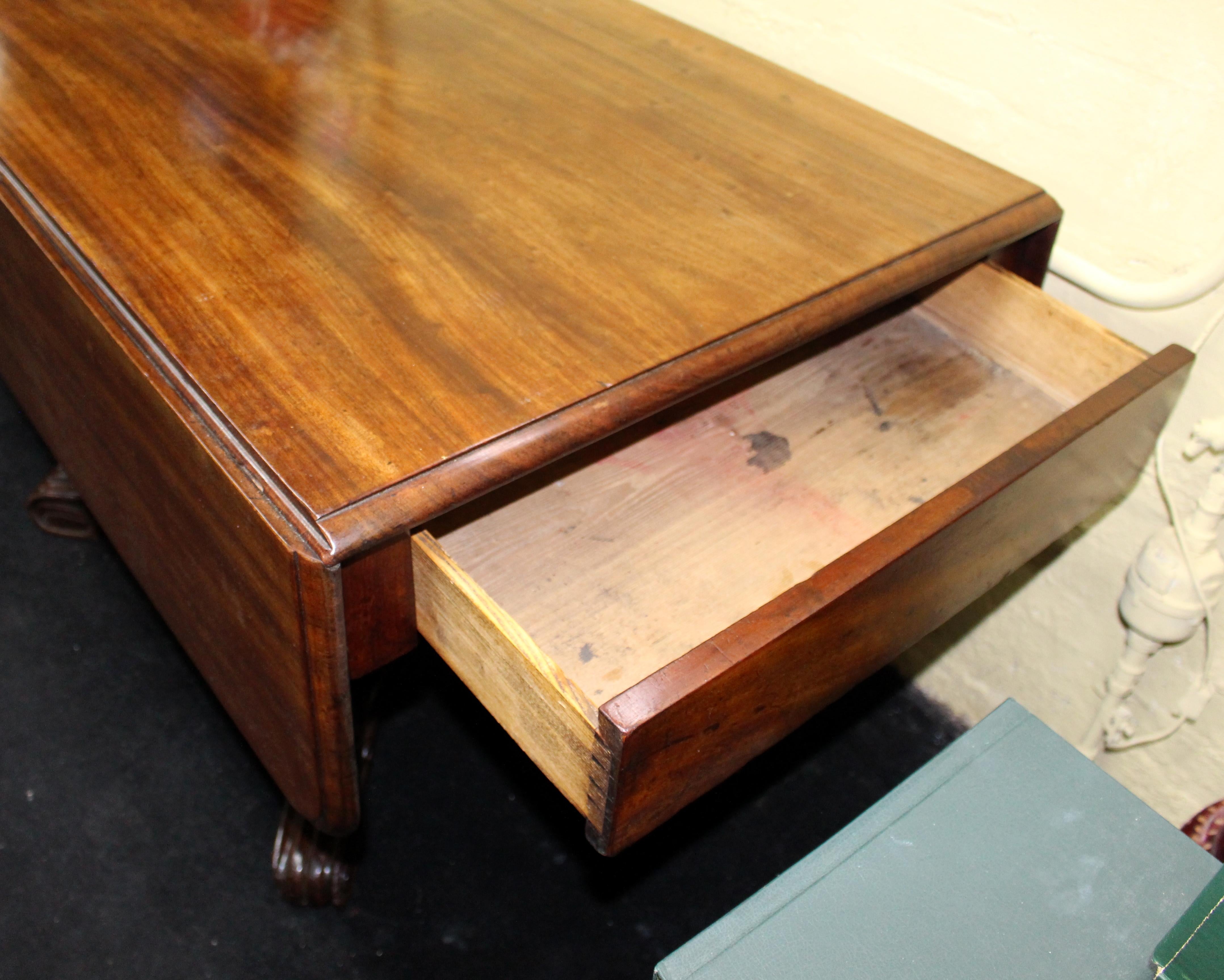 19th Century William IV Mahogany Drop Leaf Centre Table For Sale