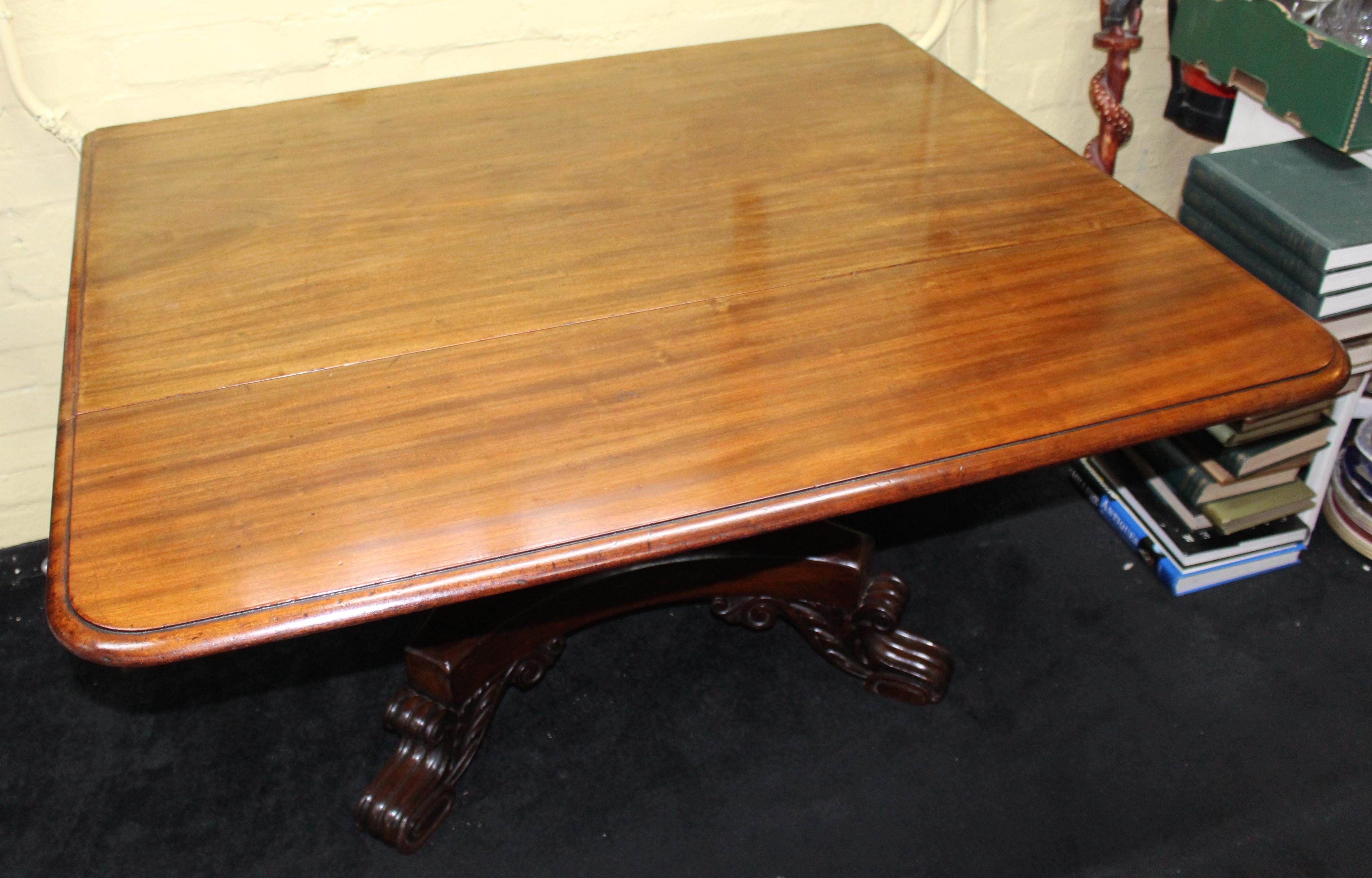 William IV Mahogany Drop Leaf Centre Table For Sale 3