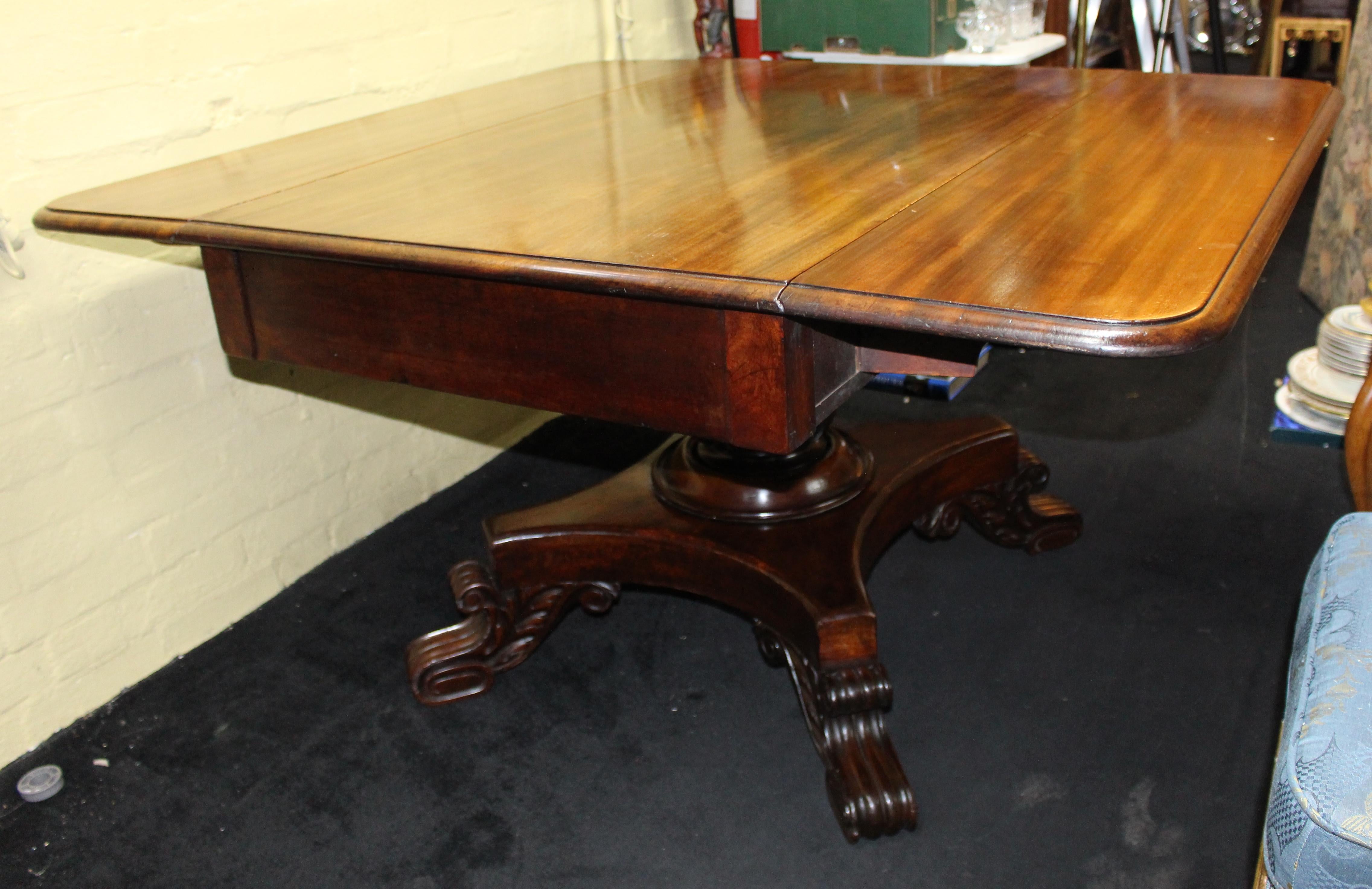 William IV Mahogany Drop Leaf Centre Table For Sale 1