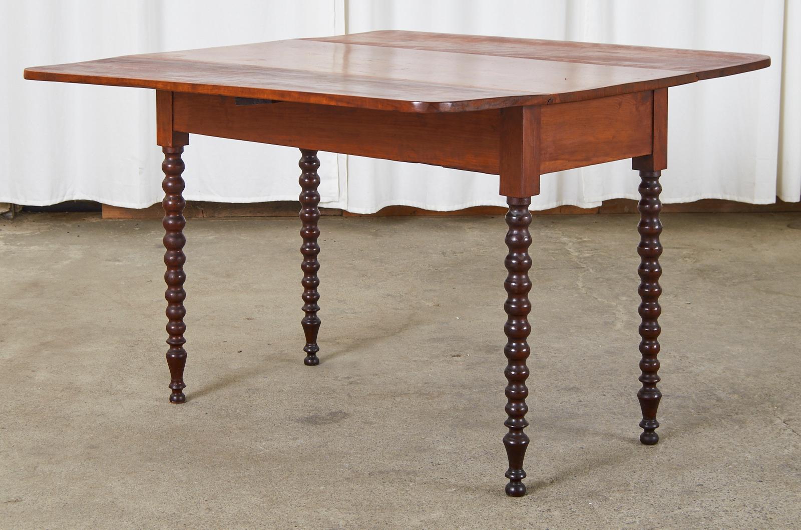 William IV Mahogany Drop Leaf Dining Table or Pembroke Table In Good Condition In Rio Vista, CA