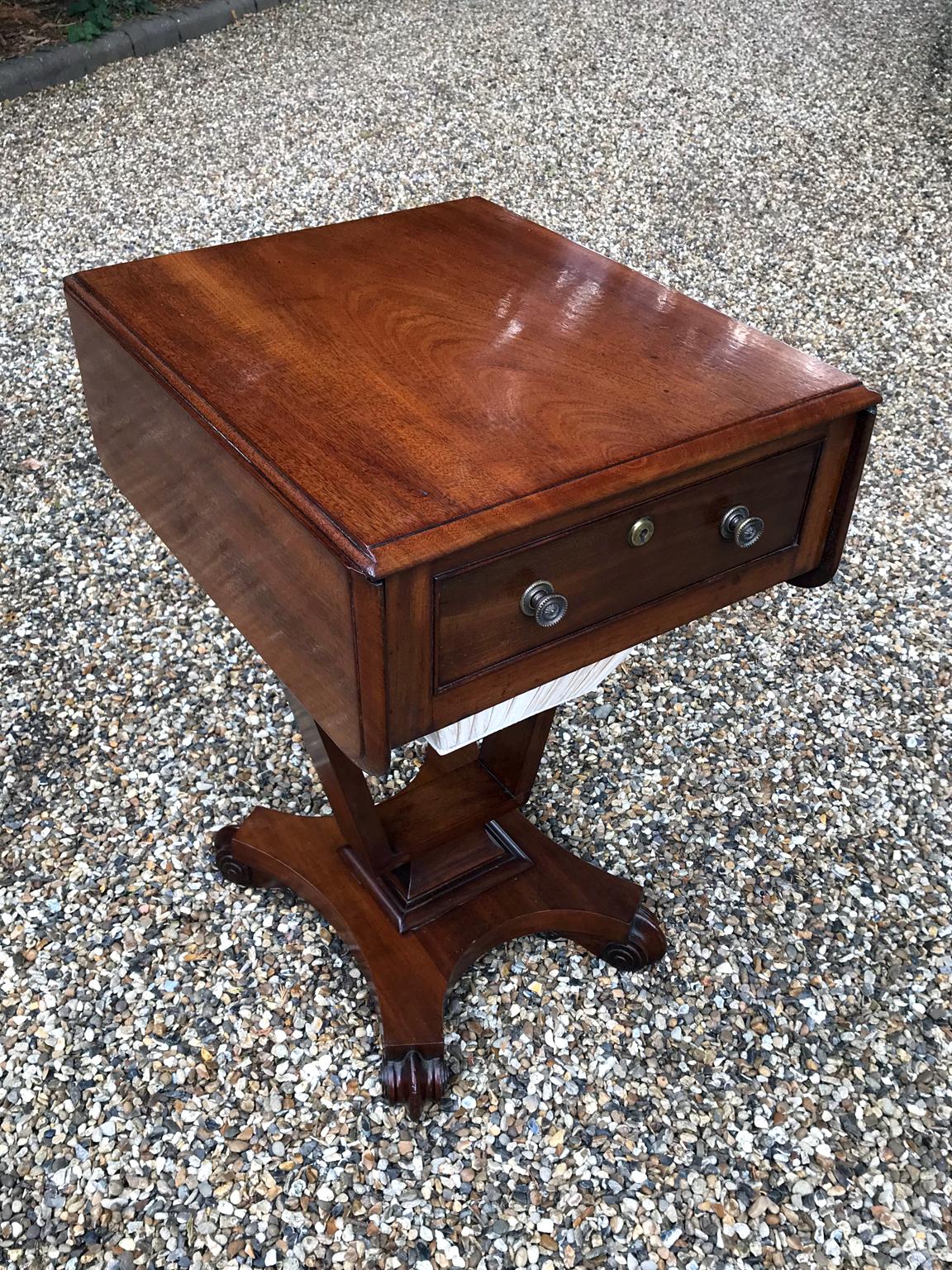 A William IV mahogany drop-leaf work table, fitted with a drawer and well, on a platform base.
circa 1837
Dimensions:
Width 17.5 inches – 44 cms
Width open: 31 inches – 79 cms
Height 28.5 inches – 72 cms
Depth 21 inches – 53 cms.
  