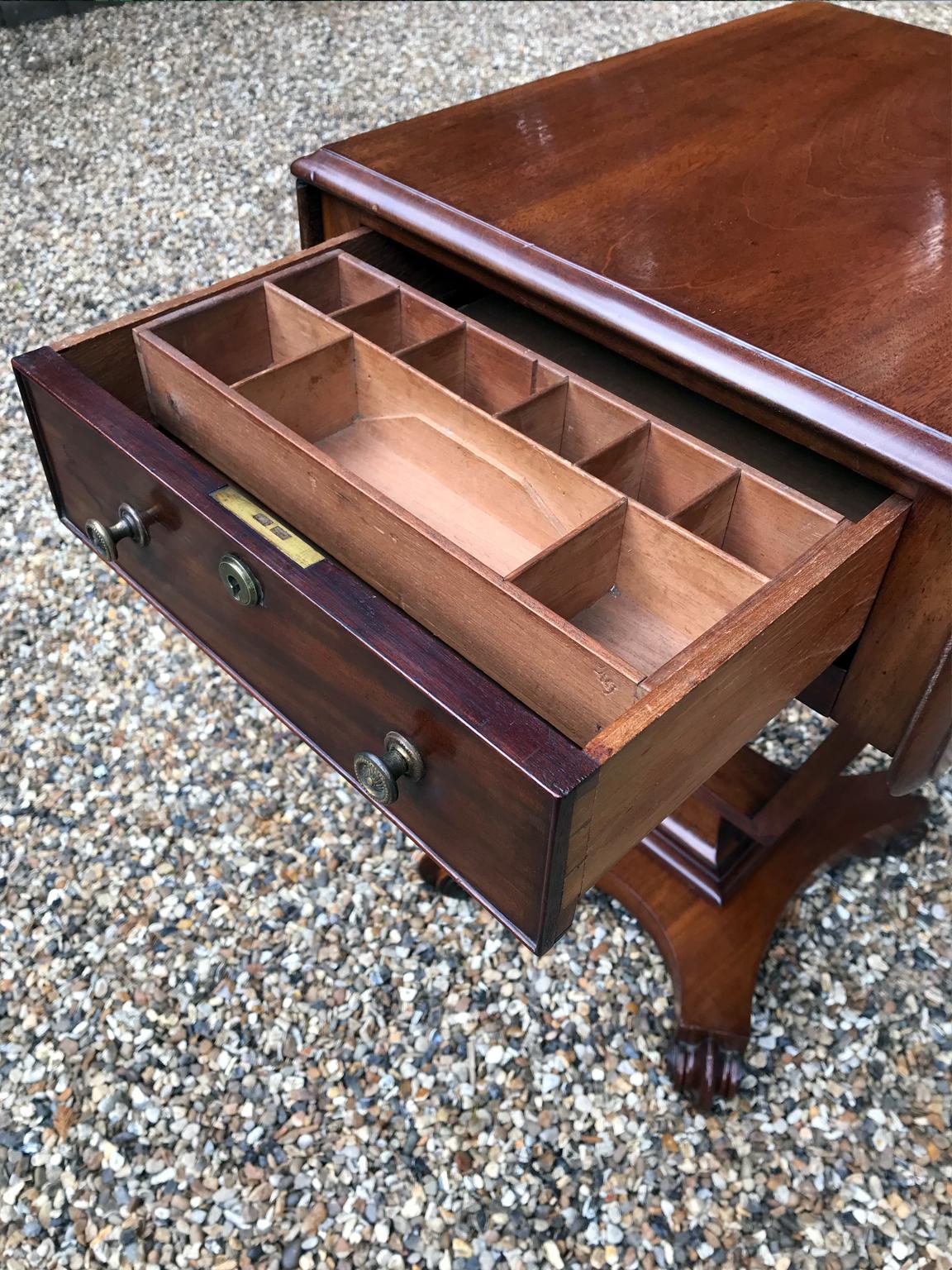 William IV Mahogany Drop-Leaf Work Table In Good Condition In Richmond, London, Surrey