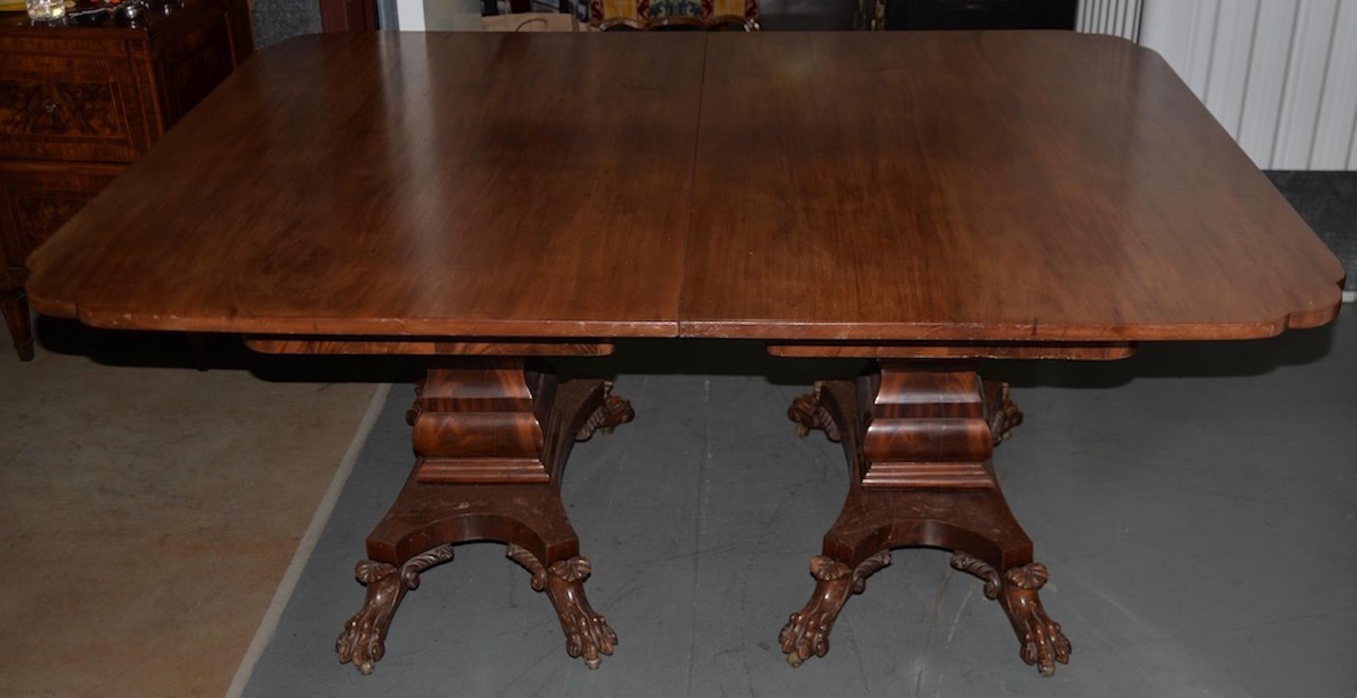 William IV mahogany dining table with lions paw feet, 19th century.

Exceptionally well built late 19th century mahogany dining table. 

This table was made at a time when cabinet makers took pride in their work. This table was hand made by talented