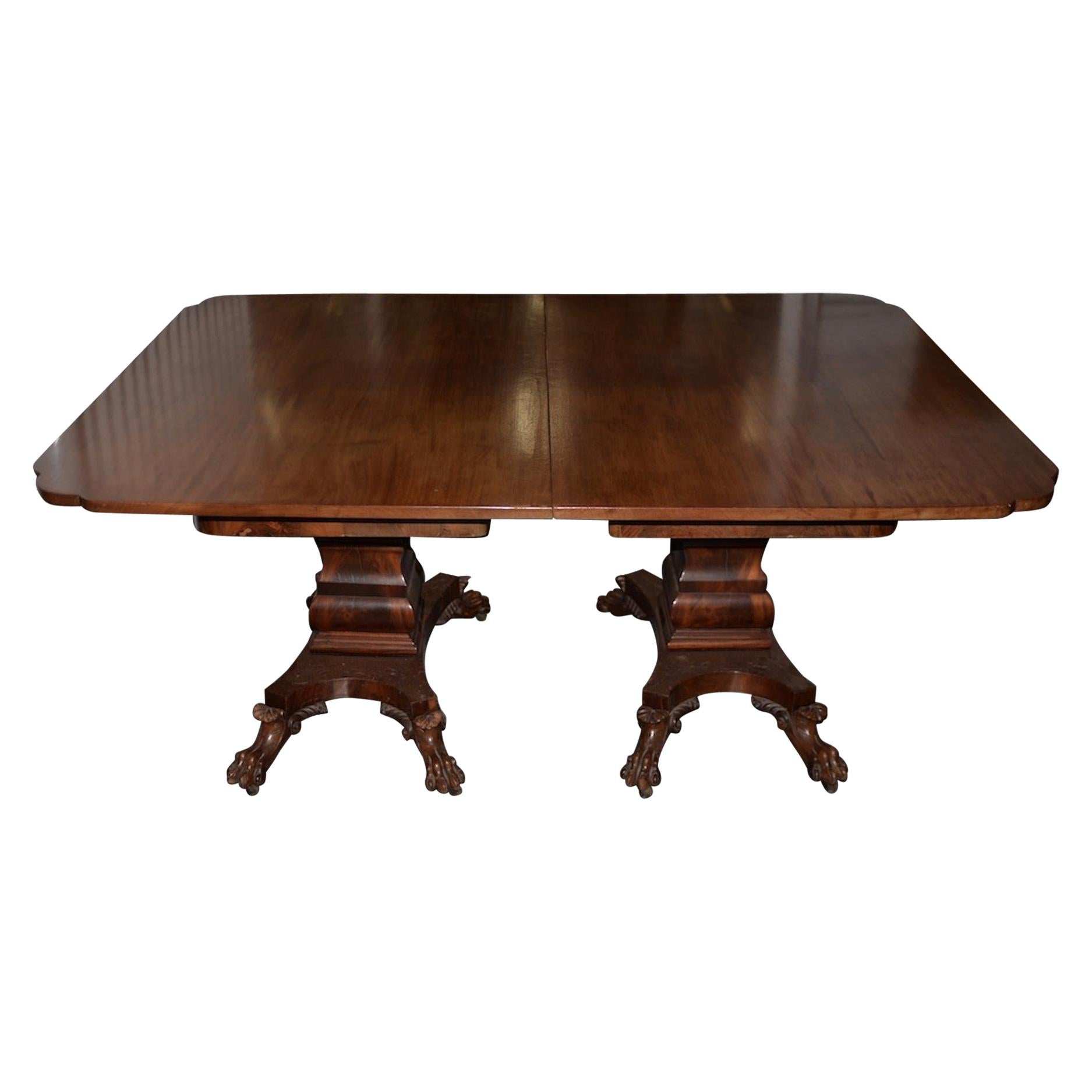 William IV Mahogany Dining Table with Lions Paw Feet, 19th Century For Sale