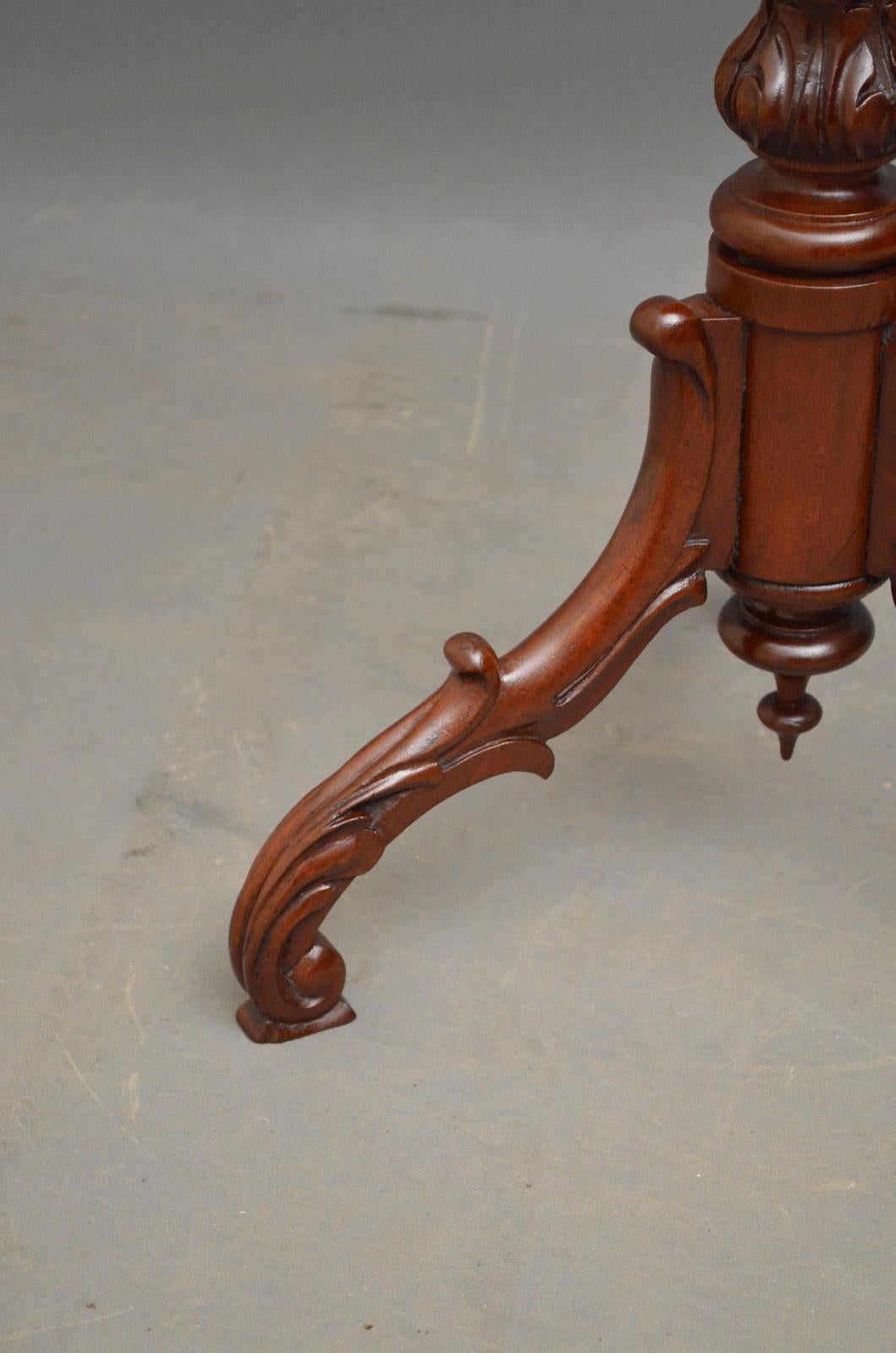 Mid-19th Century William IV Mahogany Occasional Table For Sale